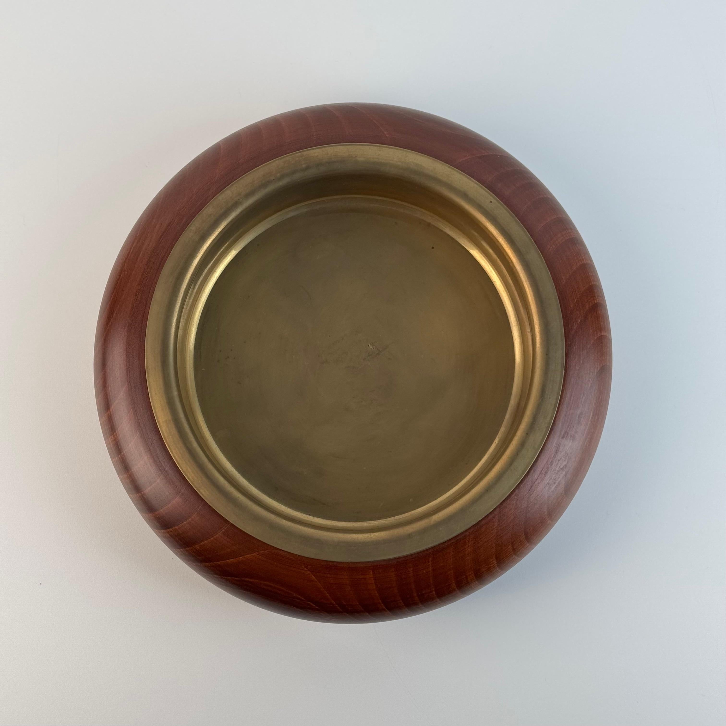 Italian Walnut and Patinated Brass Vide-Poche / Ashtray by Sandro Petti, Liwan's im Zustand „Gut“ im Angebot in Brescia, Brescia