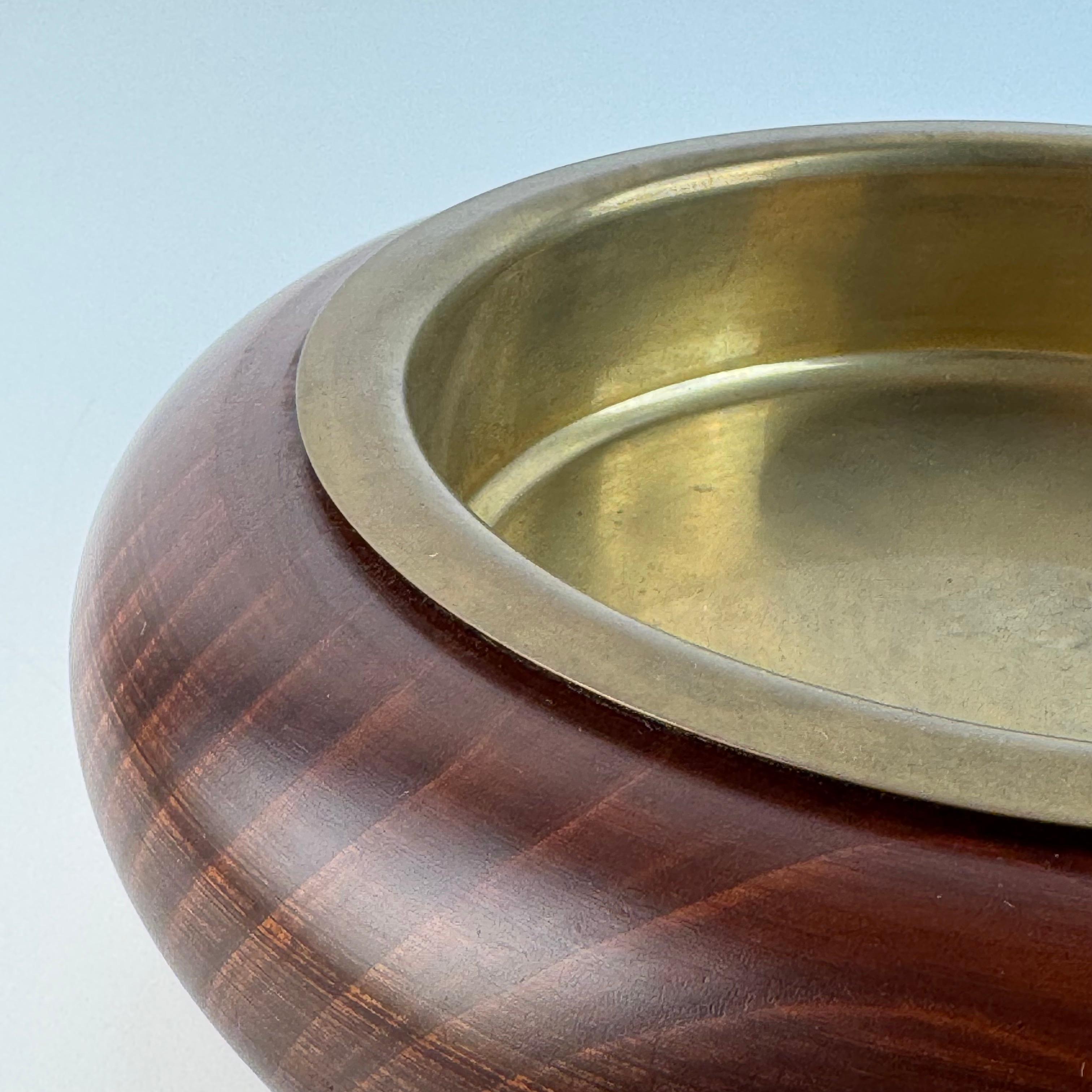 Italian Walnut and Patinated Brass Vide-Poche / Ashtray by Sandro Petti, Liwan's (Ende des 20. Jahrhunderts) im Angebot