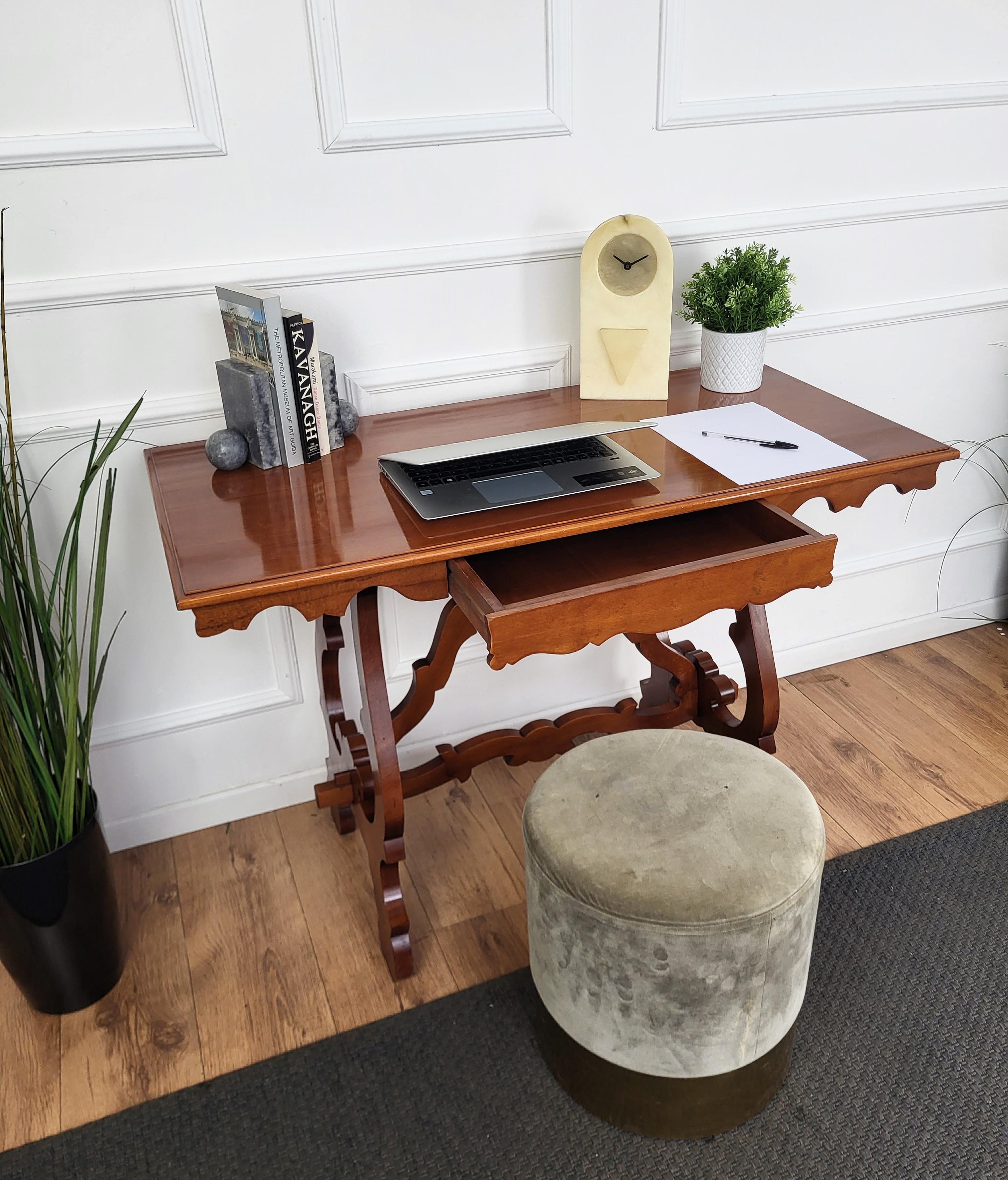 Italian Walnut Baroque Style Lyre-Leg Trestle Refectory Desk Writing Table In Good Condition For Sale In Carimate, Como