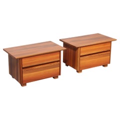Tables de chevet italiennes en noyer des années 1970 - L'élégance italienne intemporelle