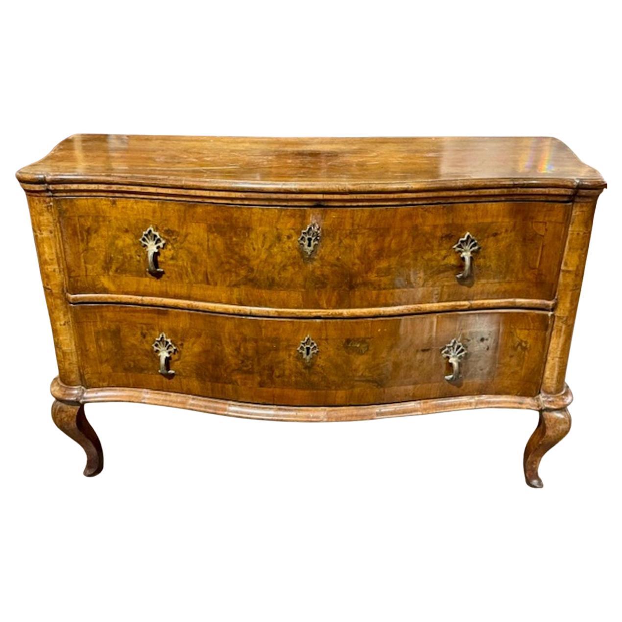 Commode italienne "Bombe" en noyer