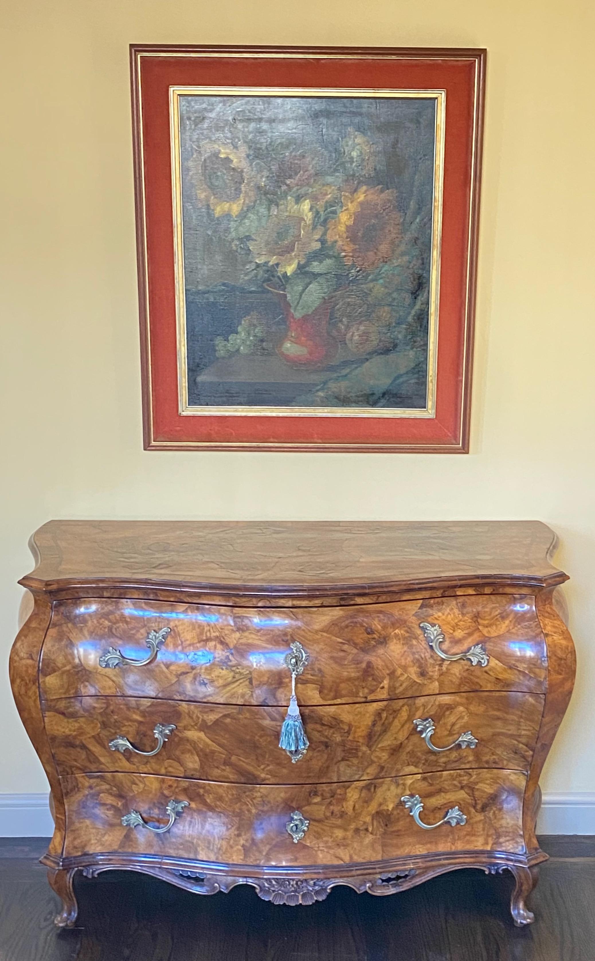 Italian Baroque Walnut Bombe Three Drawer Commode, Early 19th Century In Good Condition For Sale In San Francisco, CA