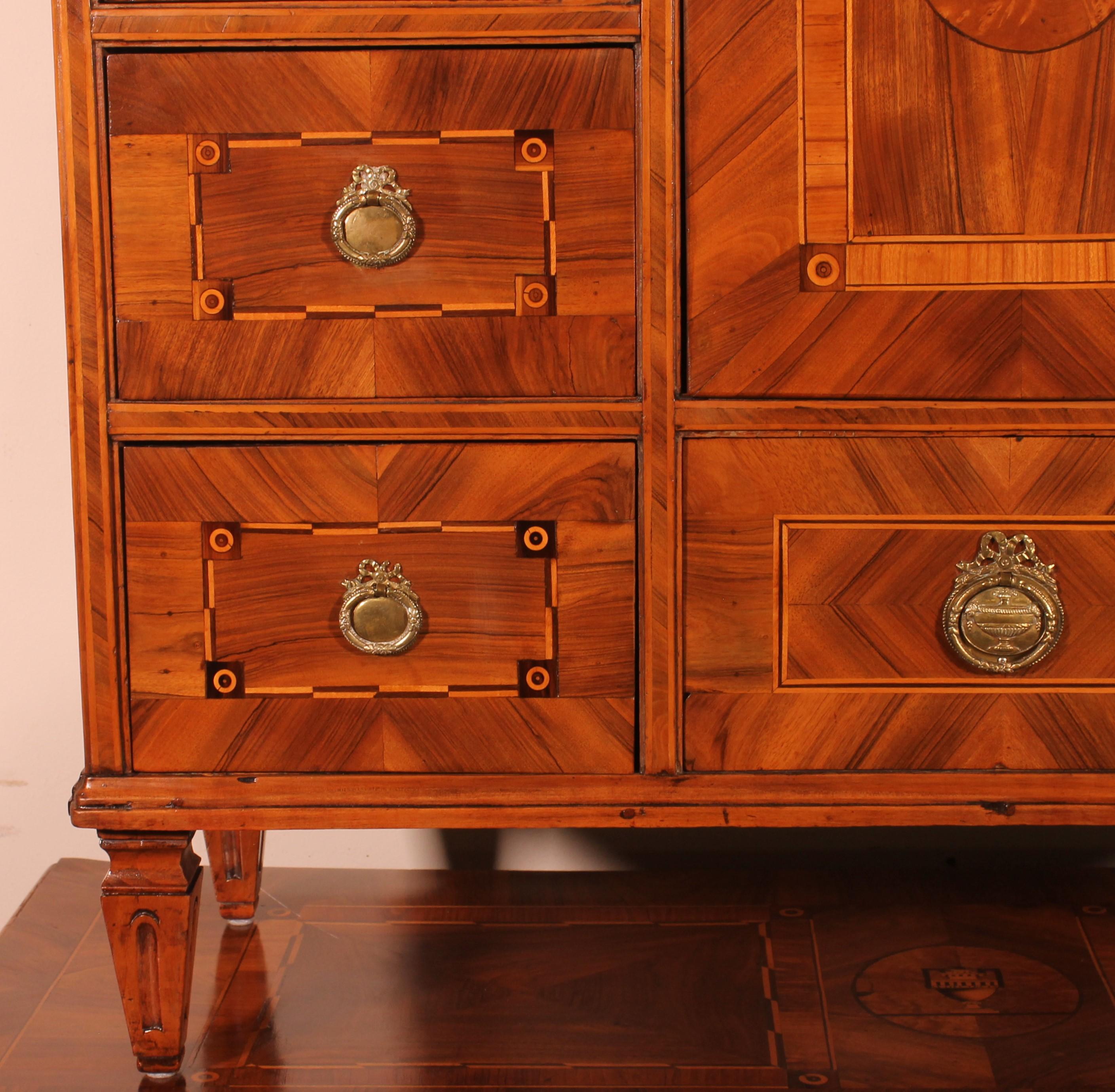 Italian Walnut Cabinet - 18th Century In Good Condition For Sale In Brussels, Brussels