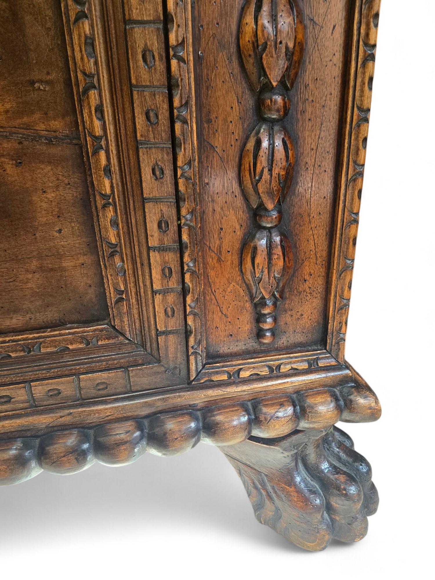 Renaissance Italian walnut cassone 17th C. For Sale
