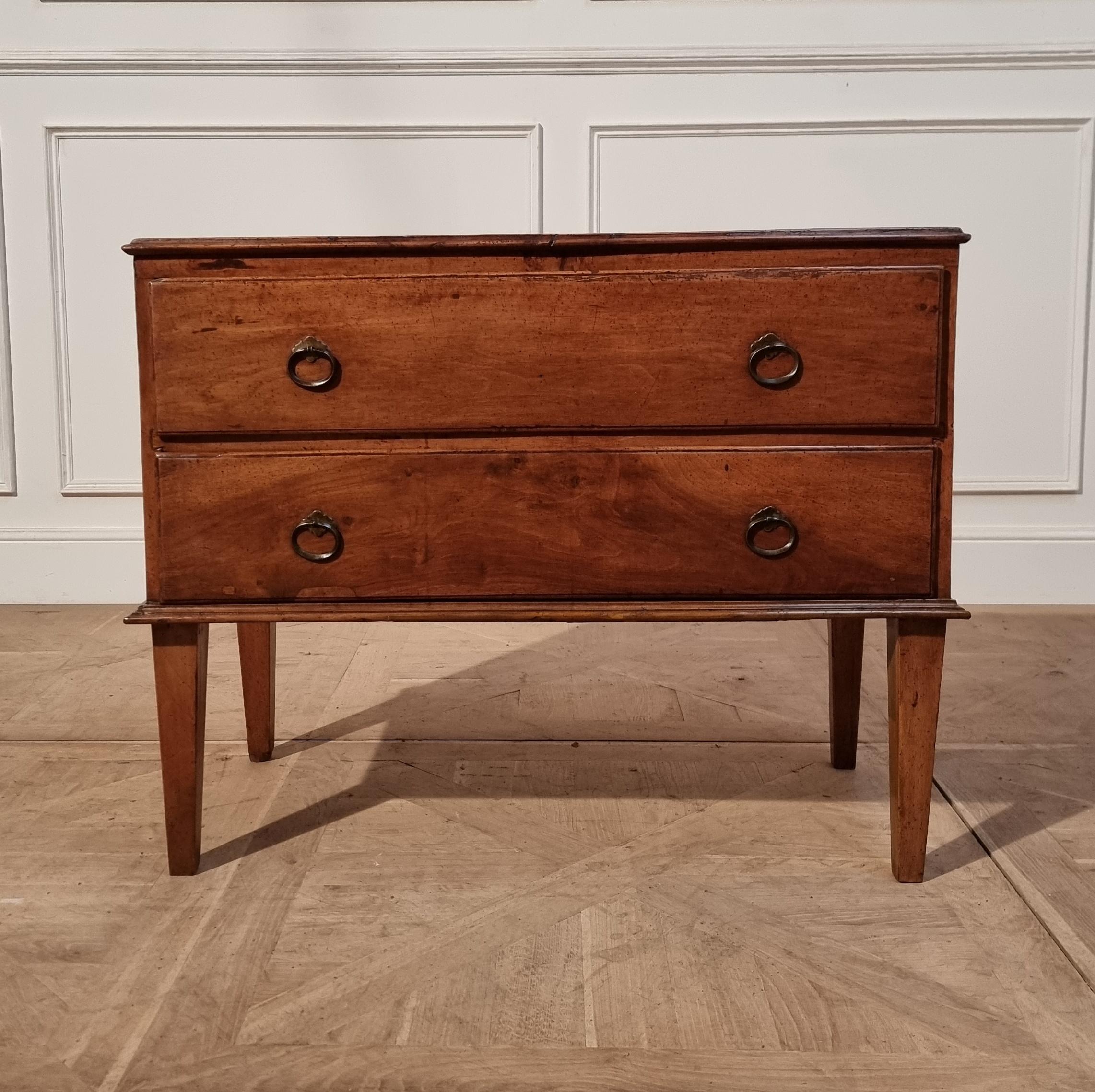 Early 19th C Italian walnut 2 drawer commode. Good colour. 1820.

Reference: 7655

Dimensions
37 inches (94 cms) Wide
17.5 inches (44 cms) Deep
30 inches (76 cms) High