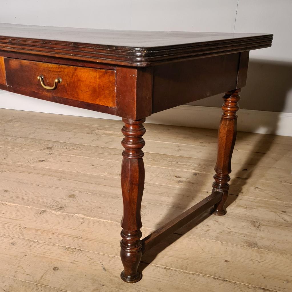 Italian Walnut Console Table In Good Condition For Sale In Leamington Spa, Warwickshire