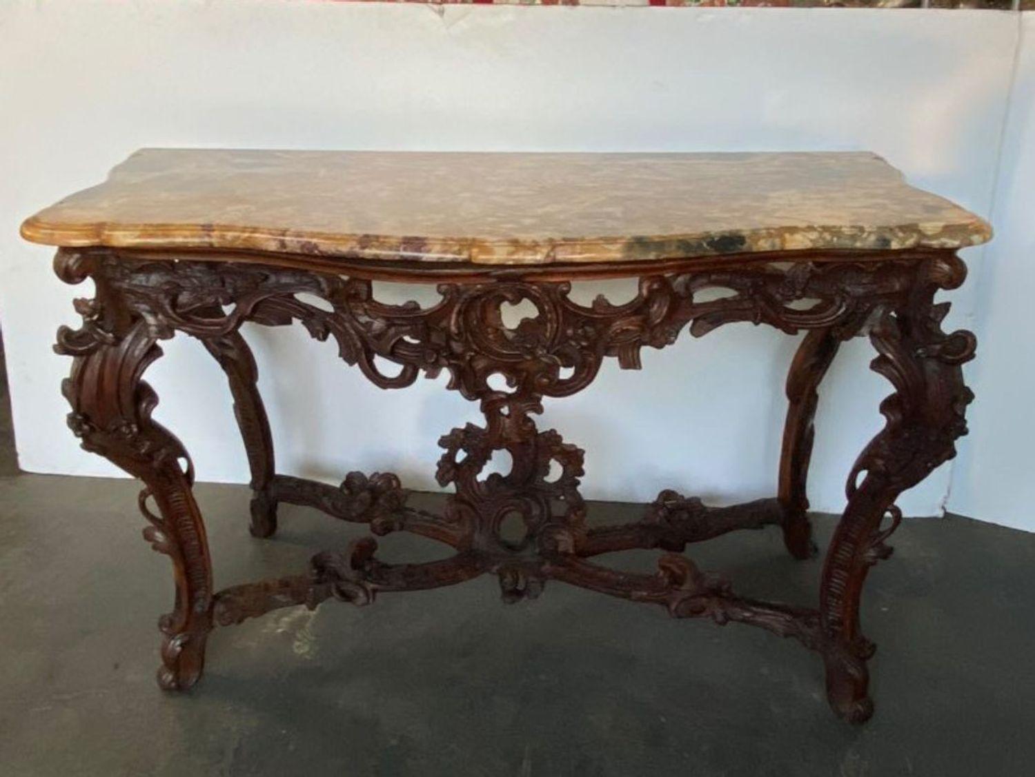 Italian walnut console with original marble top (18th Century).
Dimensions:
38