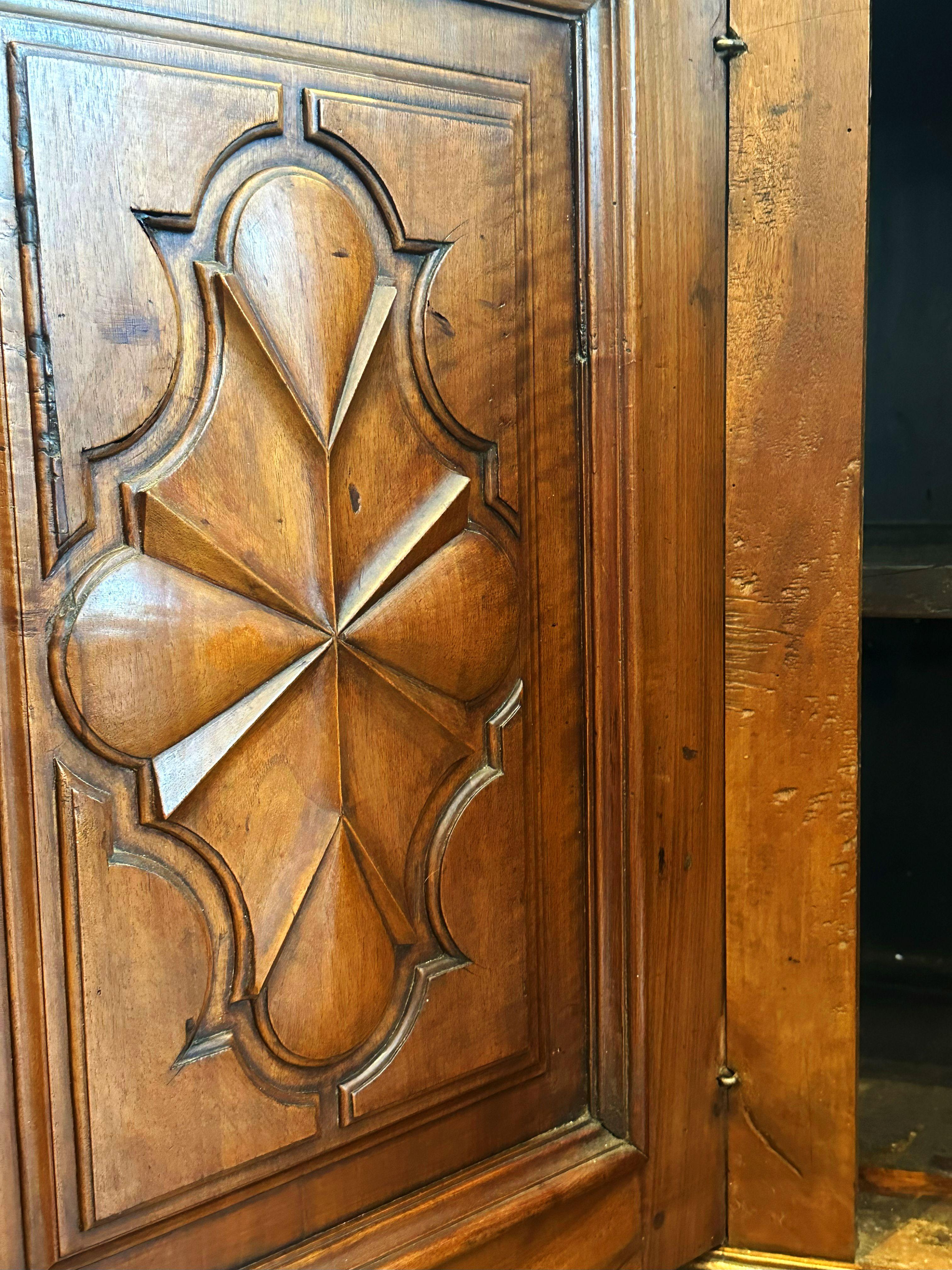 Italian Walnut Credenza - Circa 1800 In Good Condition For Sale In Los Angeles, CA