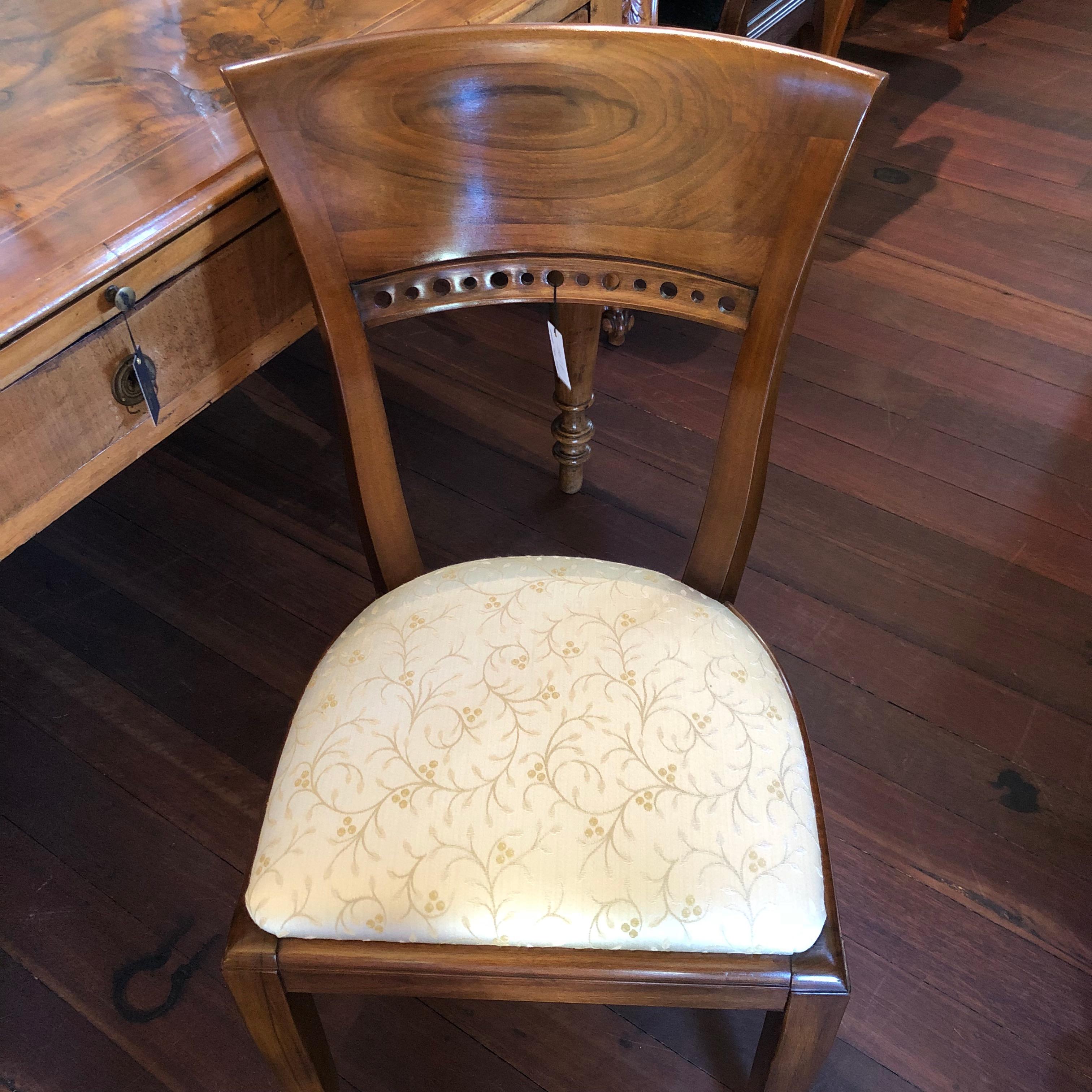 Hand-Carved Italian Walnut Deco Occasional Chair with Modern Upholstery, circa 1920 For Sale