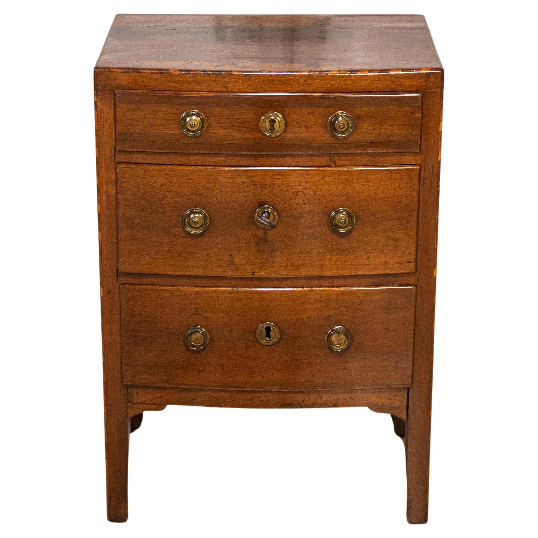 Italian Walnut Early 19th Century Three-Drawer Bedside Chest from Vicenza 