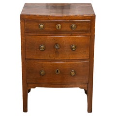 Antique Italian Walnut Early 19th Century Three-Drawer Bedside Chest from Vicenza 
