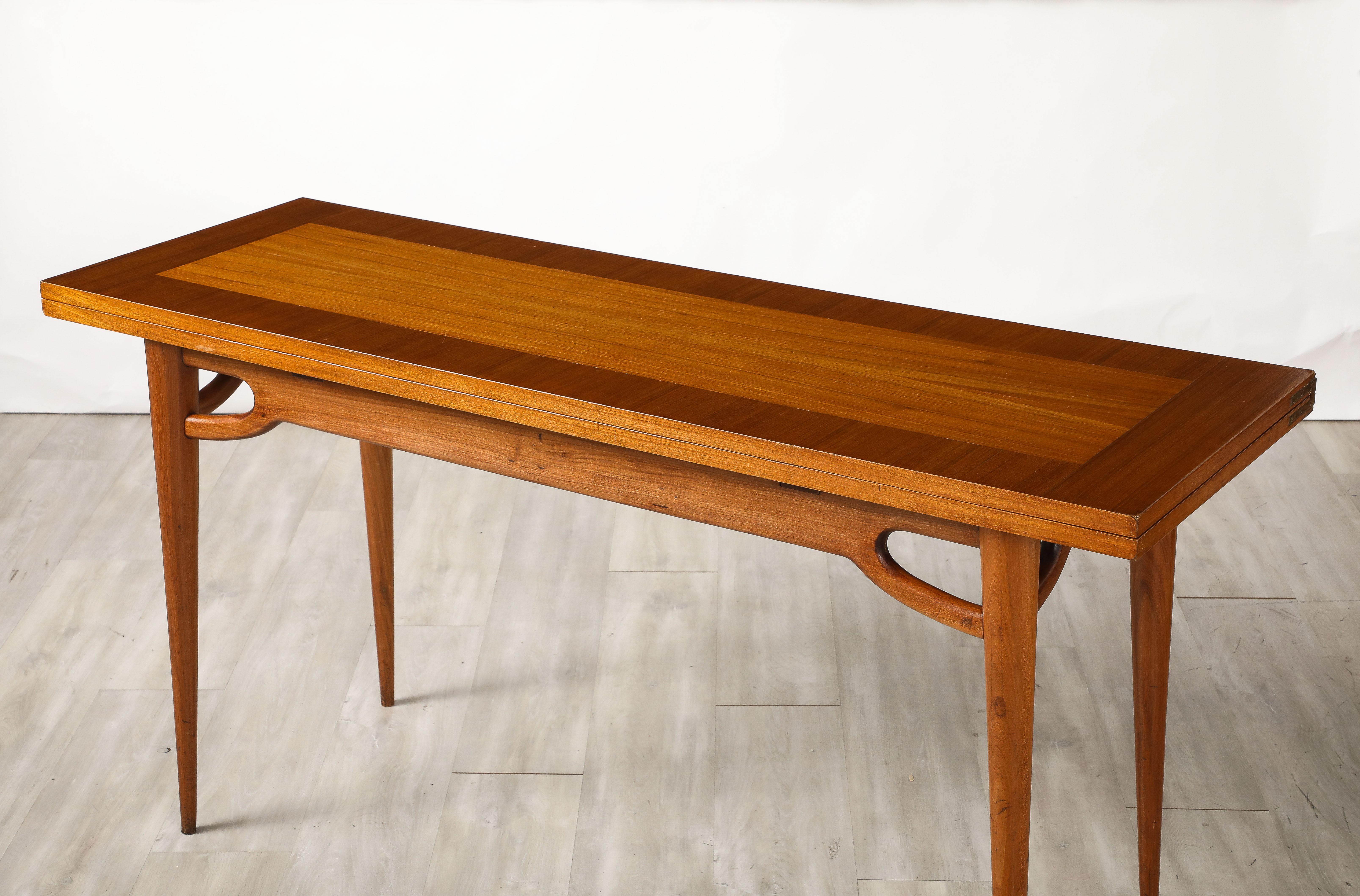Mid-20th Century Italian Walnut Flip-Top Console Table, Italy, circa 1950 For Sale