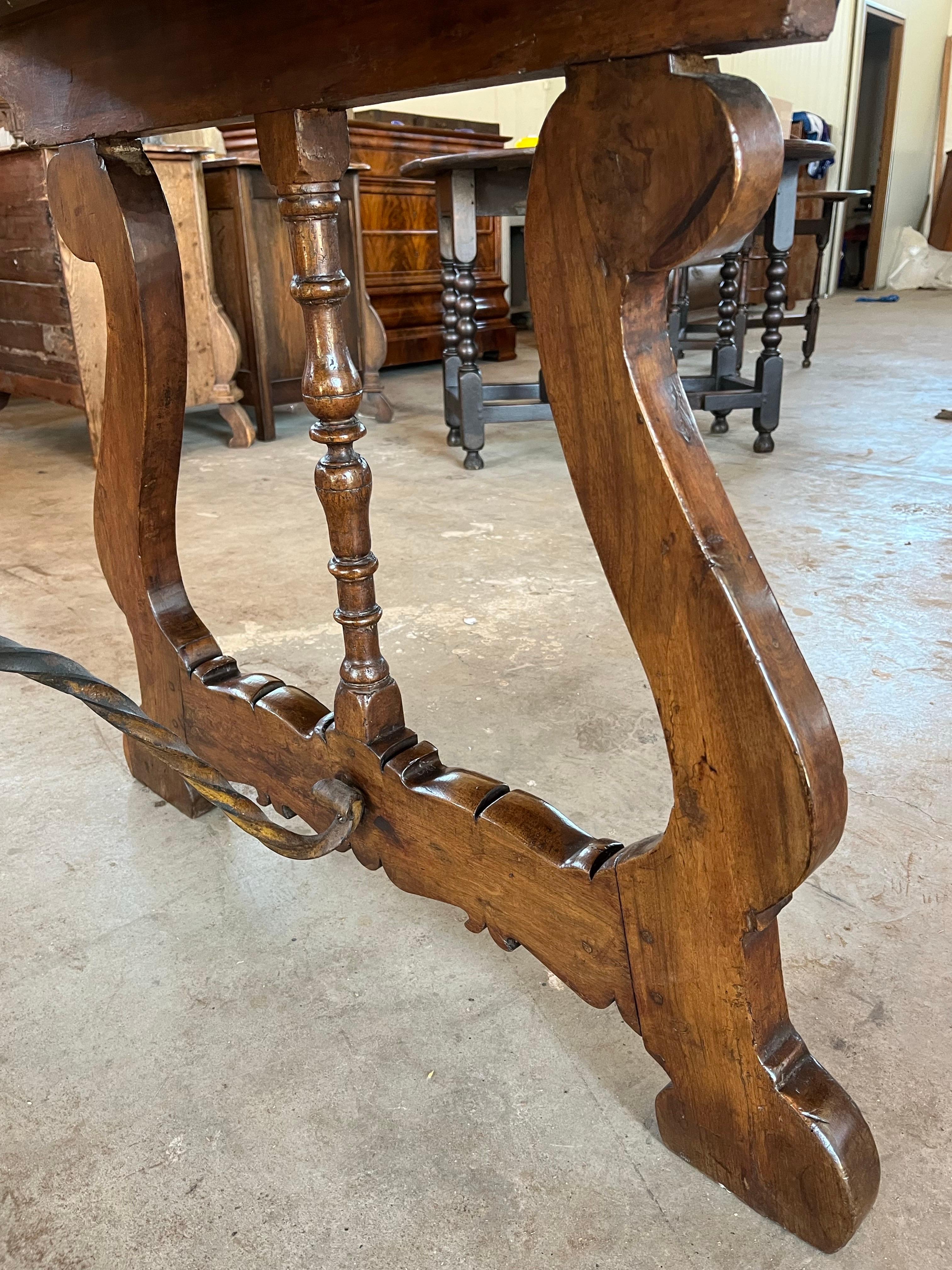Fer forgé Table de salle à manger Fratino italienne avec pieds en forme de lyre, 18ème siècle en vente