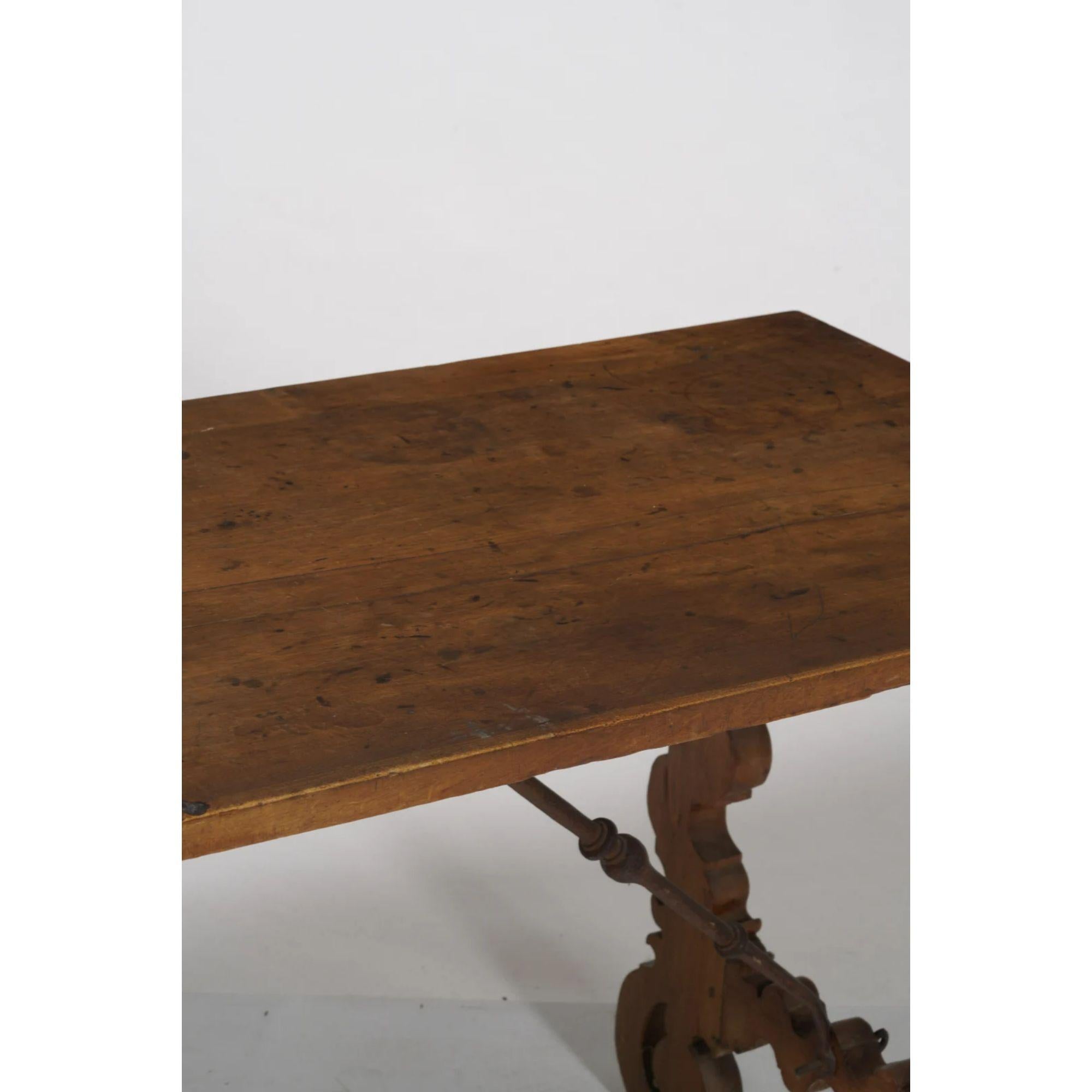 Italian Walnut 'Fratino' Table, 19th Century In Good Condition For Sale In London, GB