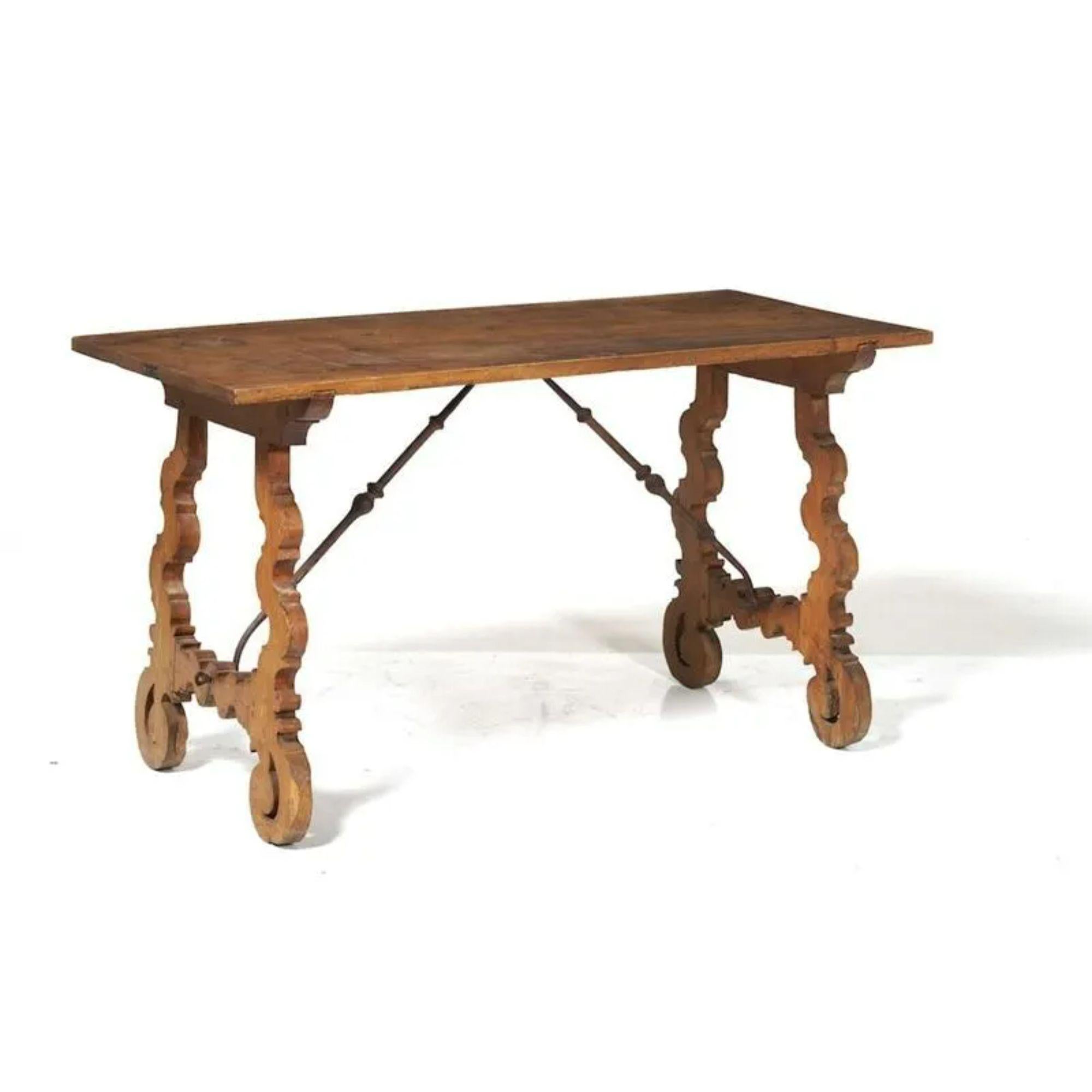 Italian Walnut 'Fratino' Table, 19th Century For Sale 4