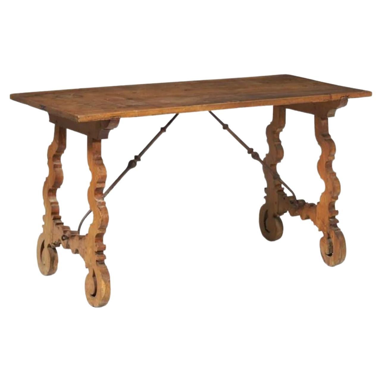 Italienischer „Fratino“-Tisch aus Nussbaumholz, 19. Jahrhundert