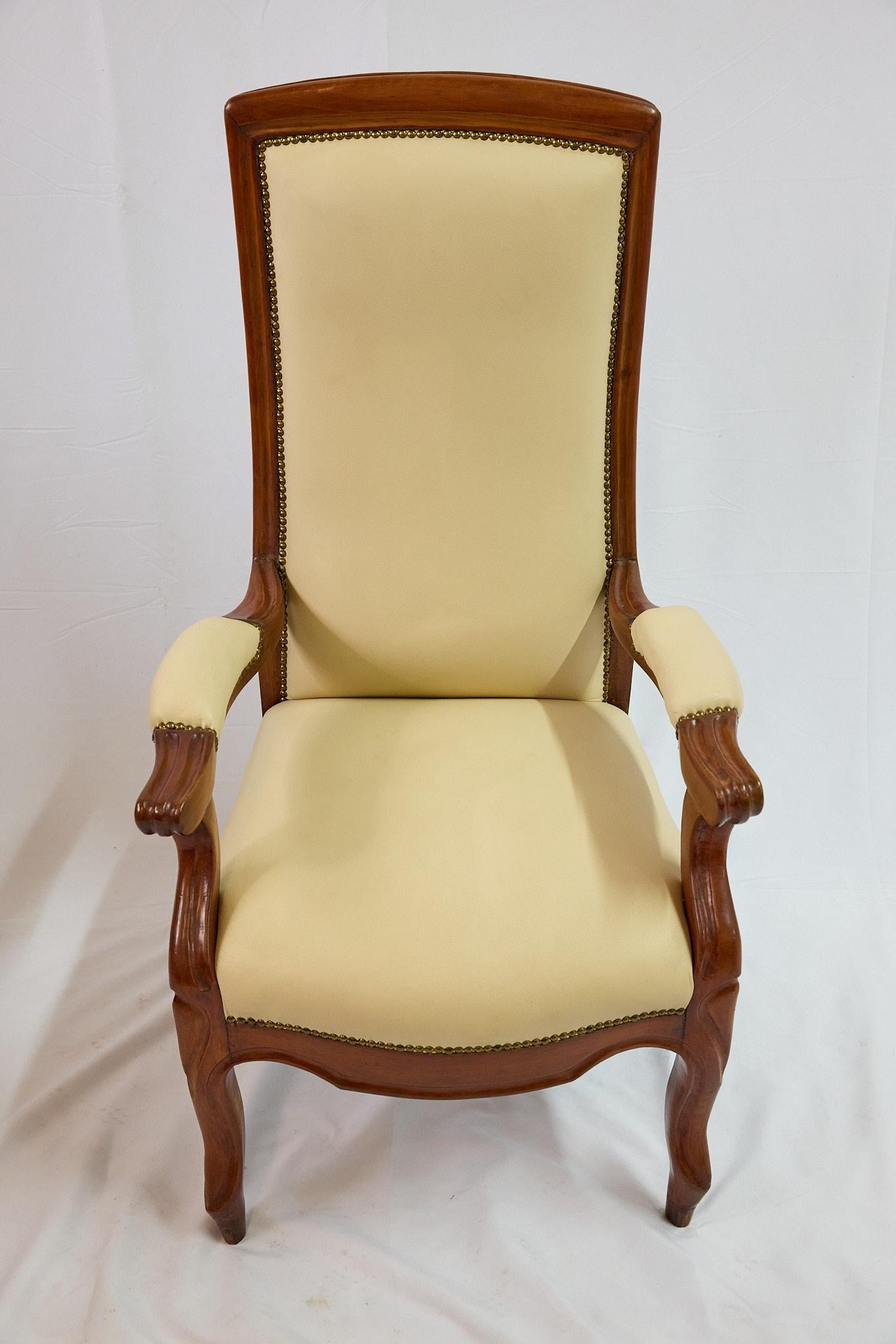 Fauteuil à haut dossier en noyer italien en vente 13