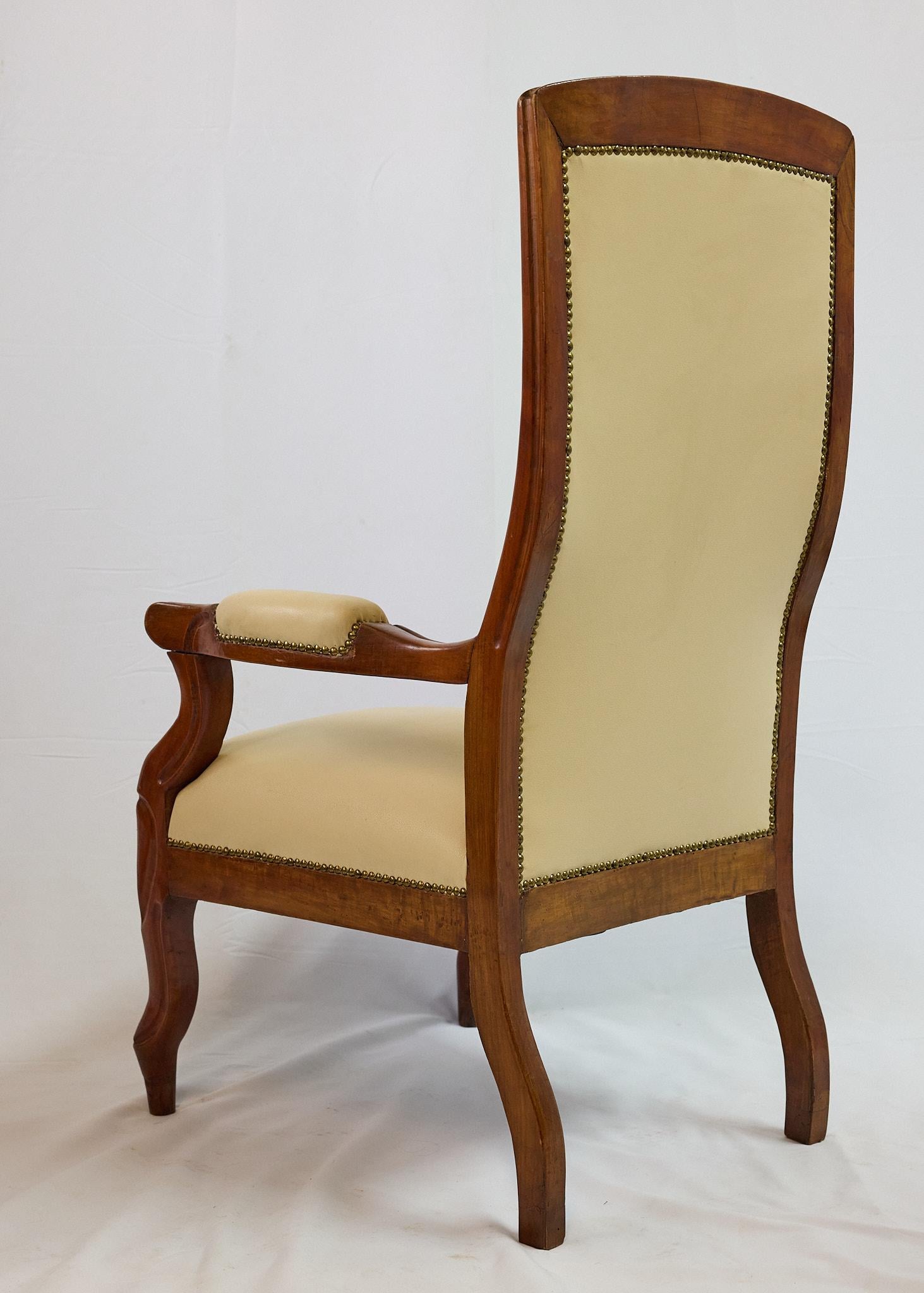 Fauteuil à haut dossier en noyer italien Bon état - En vente à Atlanta, GA