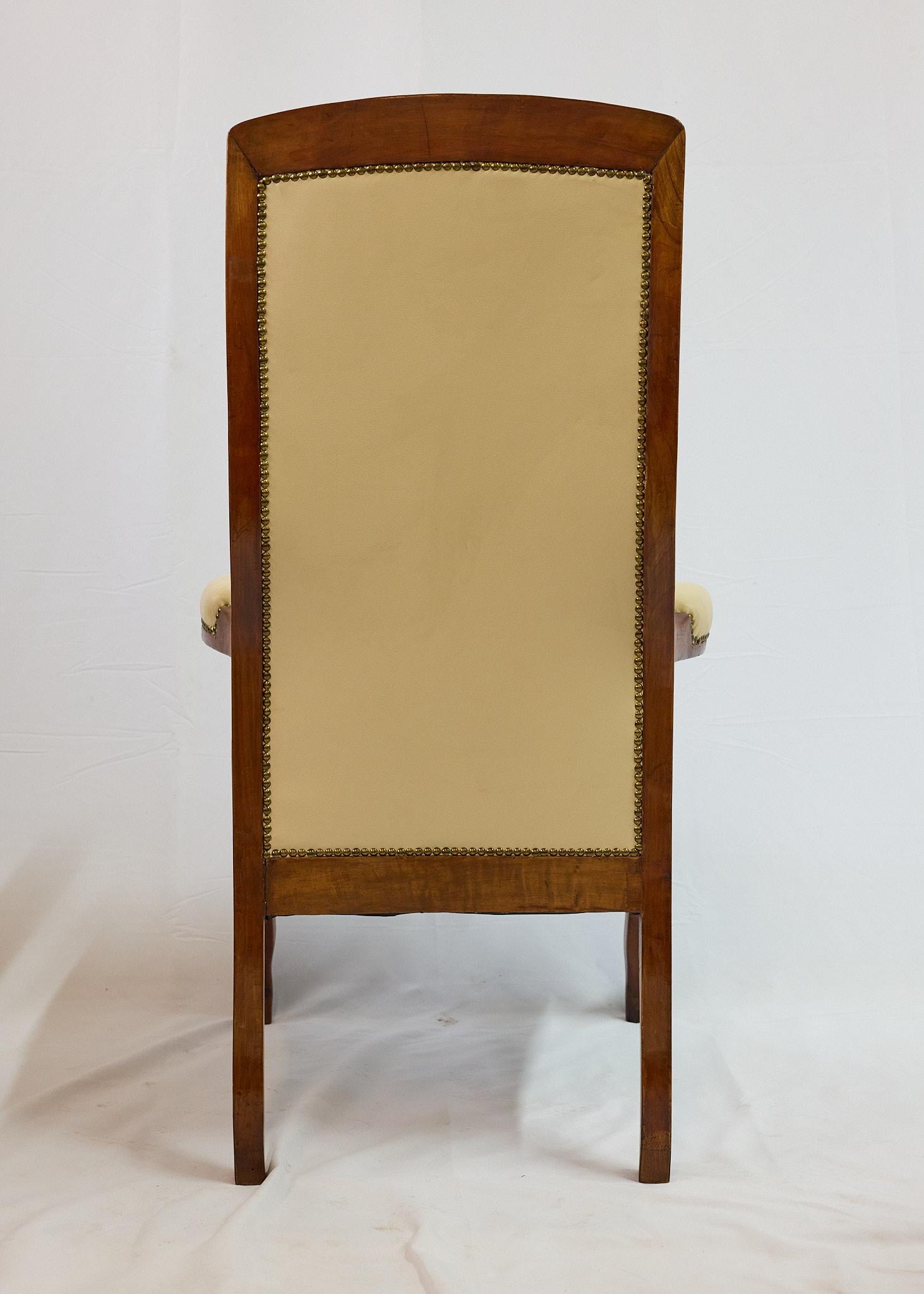 20ième siècle Fauteuil à haut dossier en noyer italien en vente