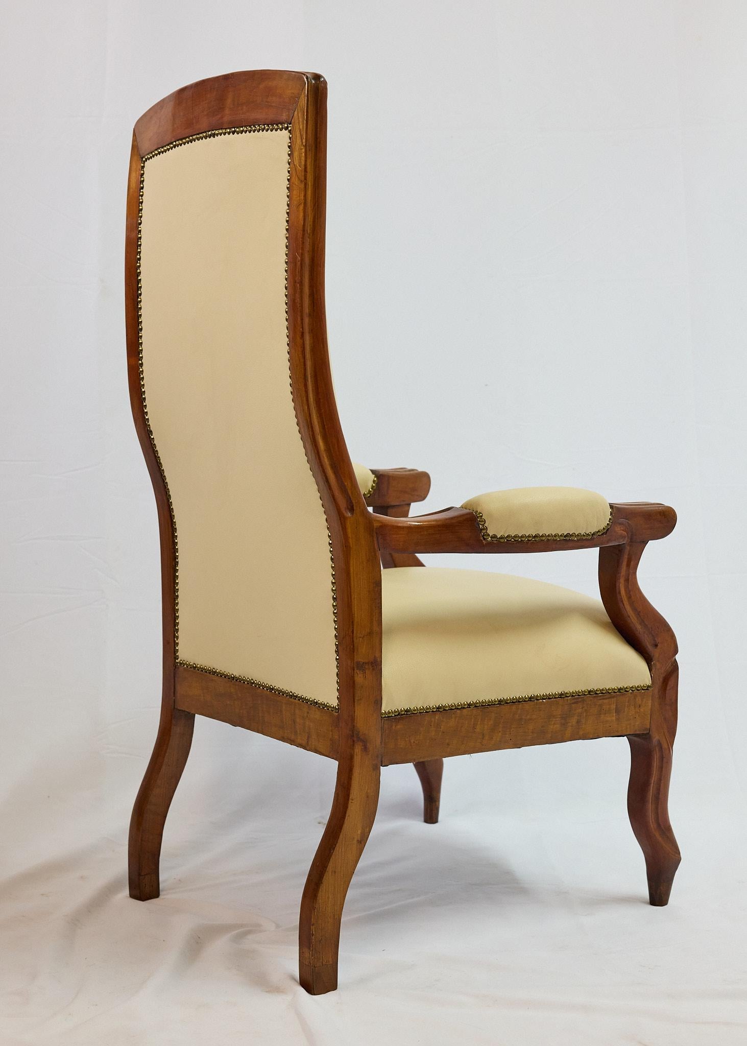 Cuir Fauteuil à haut dossier en noyer italien en vente