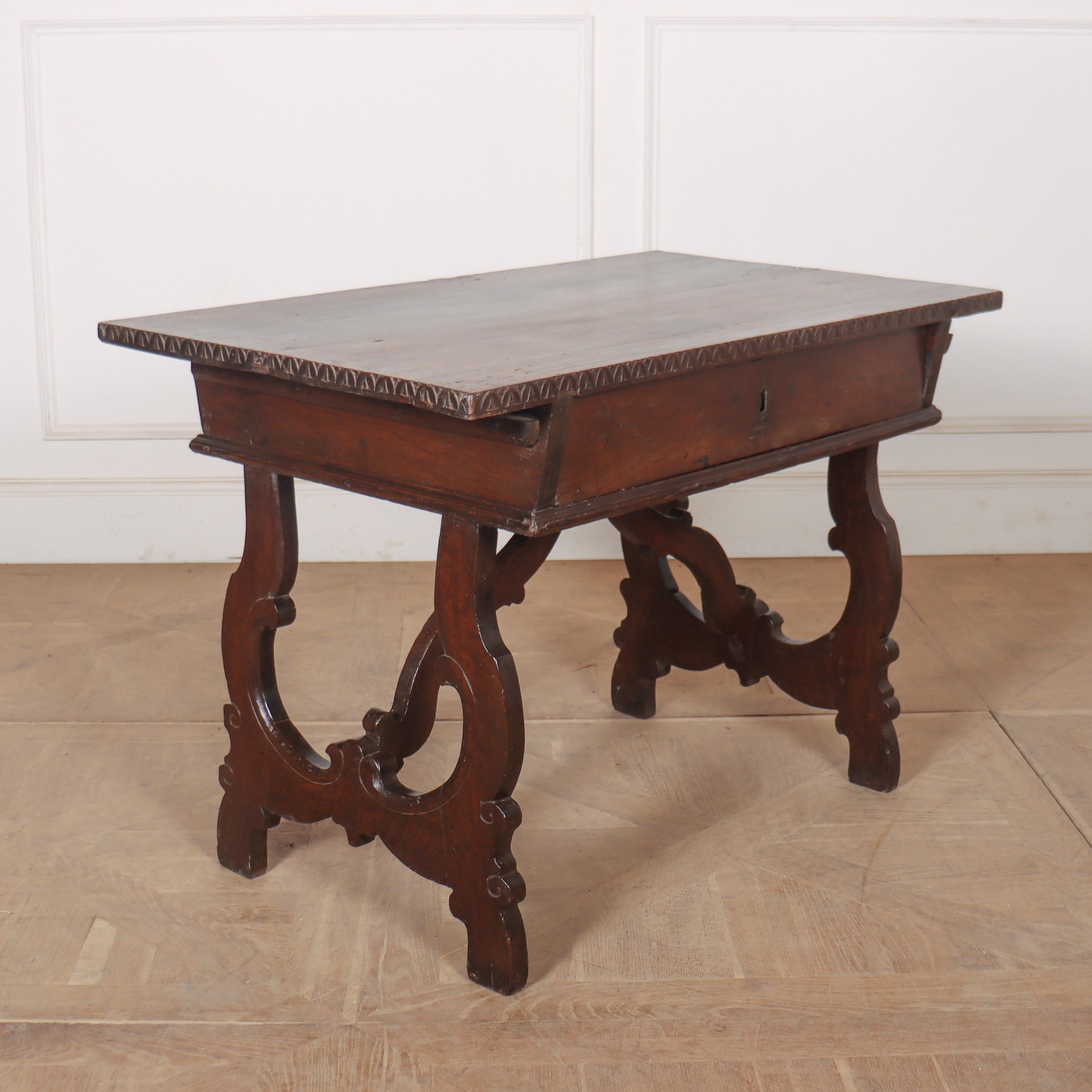 Italian Walnut Lamp Table In Good Condition For Sale In Leamington Spa, Warwickshire