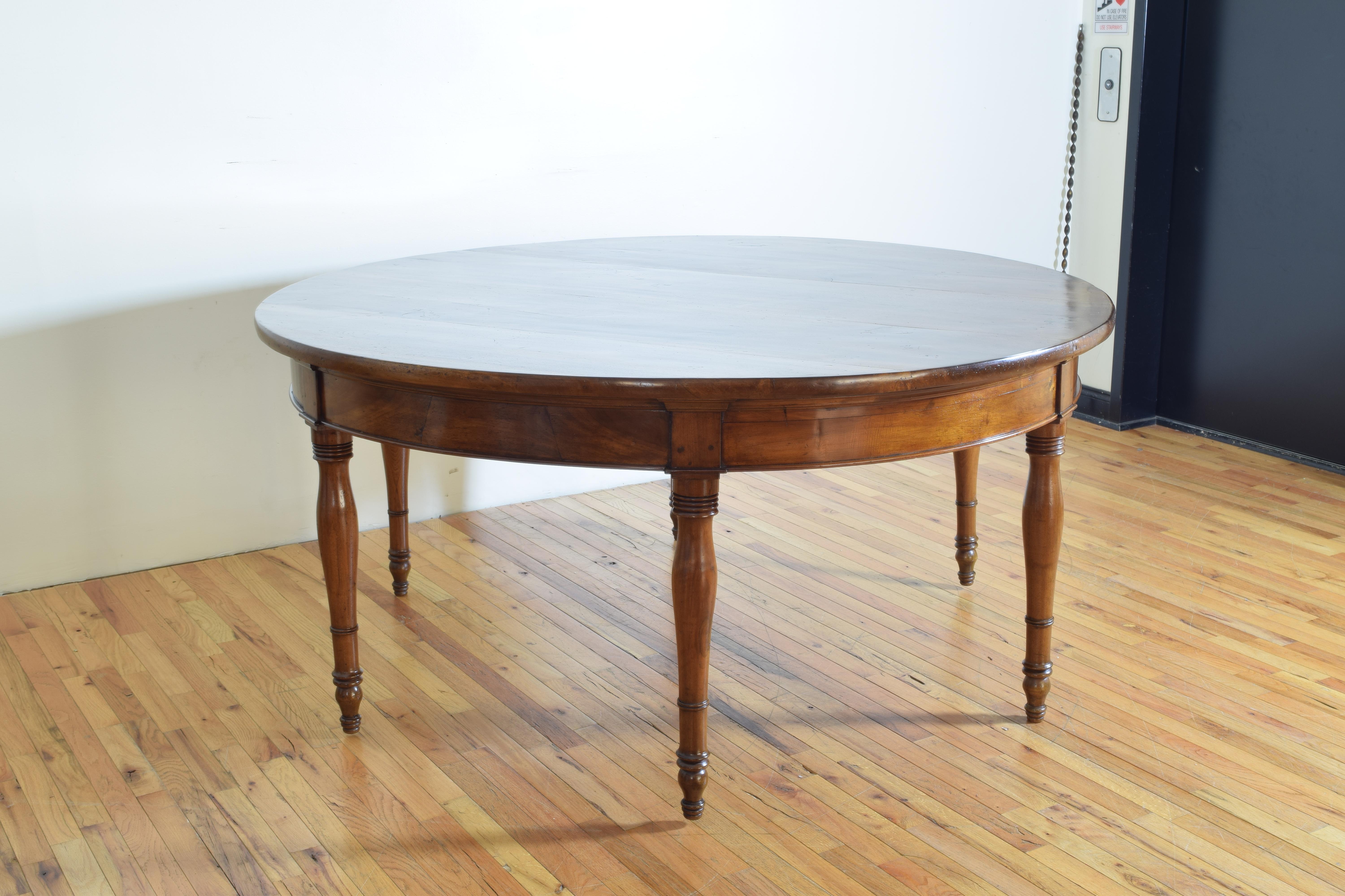 Italian, Walnut, Late 2nd Quarter 19th Century, Round Dining/Center Table 6 Legs 1