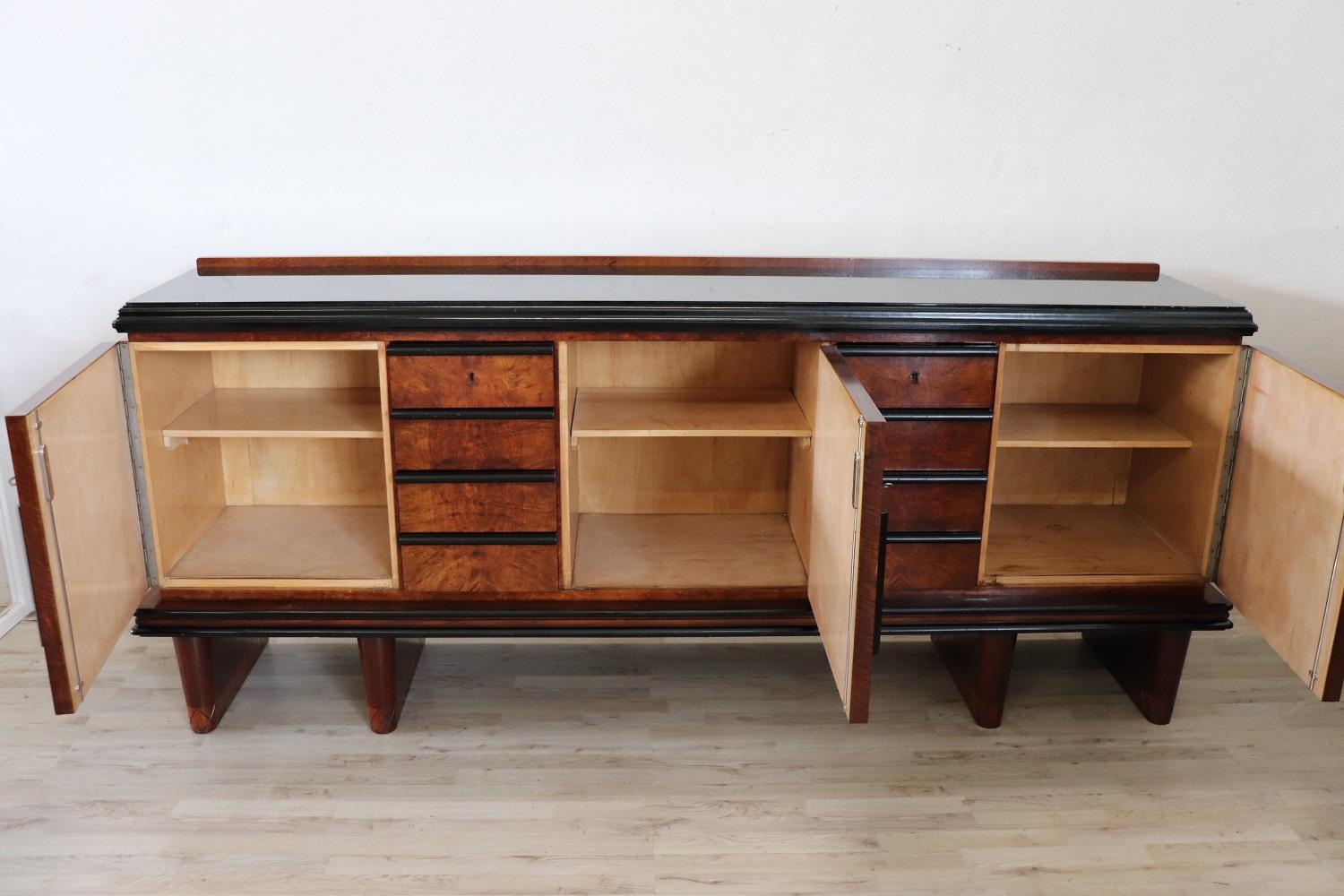 Italian Walnut Long Sideboard with Glass Top, of the Period Art Deco For Sale 3