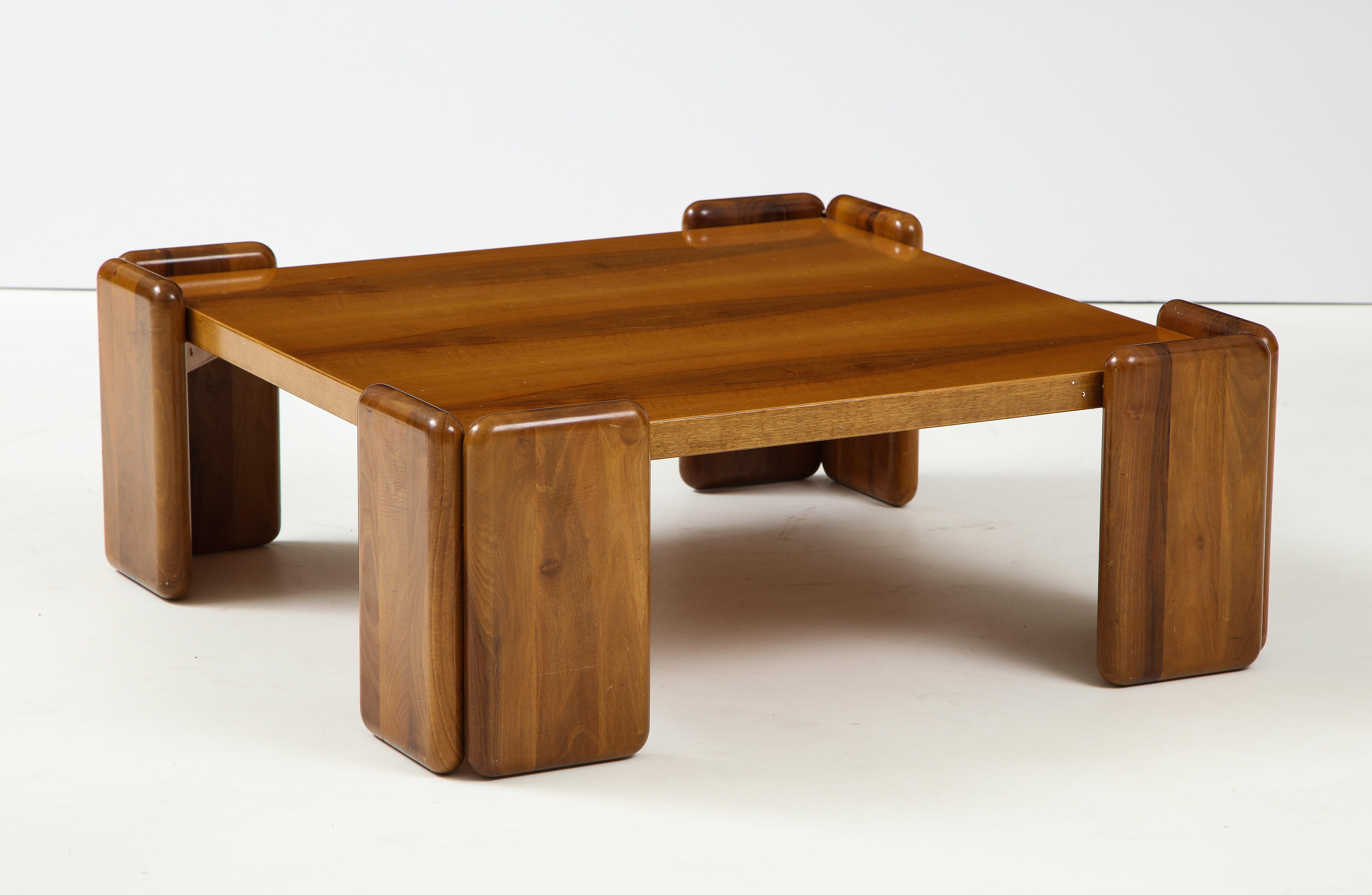 An Italian walnut low square coffee table with beautifully molded wood corner leg supports. A chic organic modern piece reflecting the chic period of 1970's Italy. Please see images attached herein. 
Made by Mobil Girgi, Italy, circa 1970 
Size: