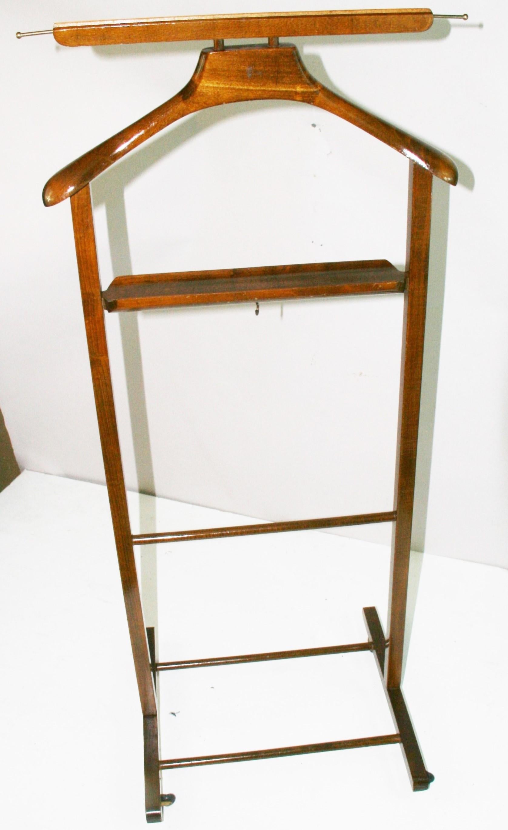 1842 Vintage Herren-Diener auf Rädern.