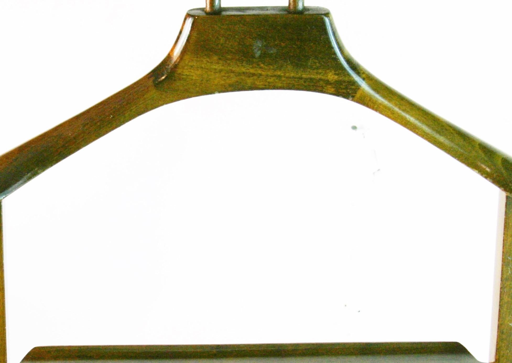 Italienischer Nussbaum Herrenventilator im Zustand „Gut“ im Angebot in Douglas Manor, NY