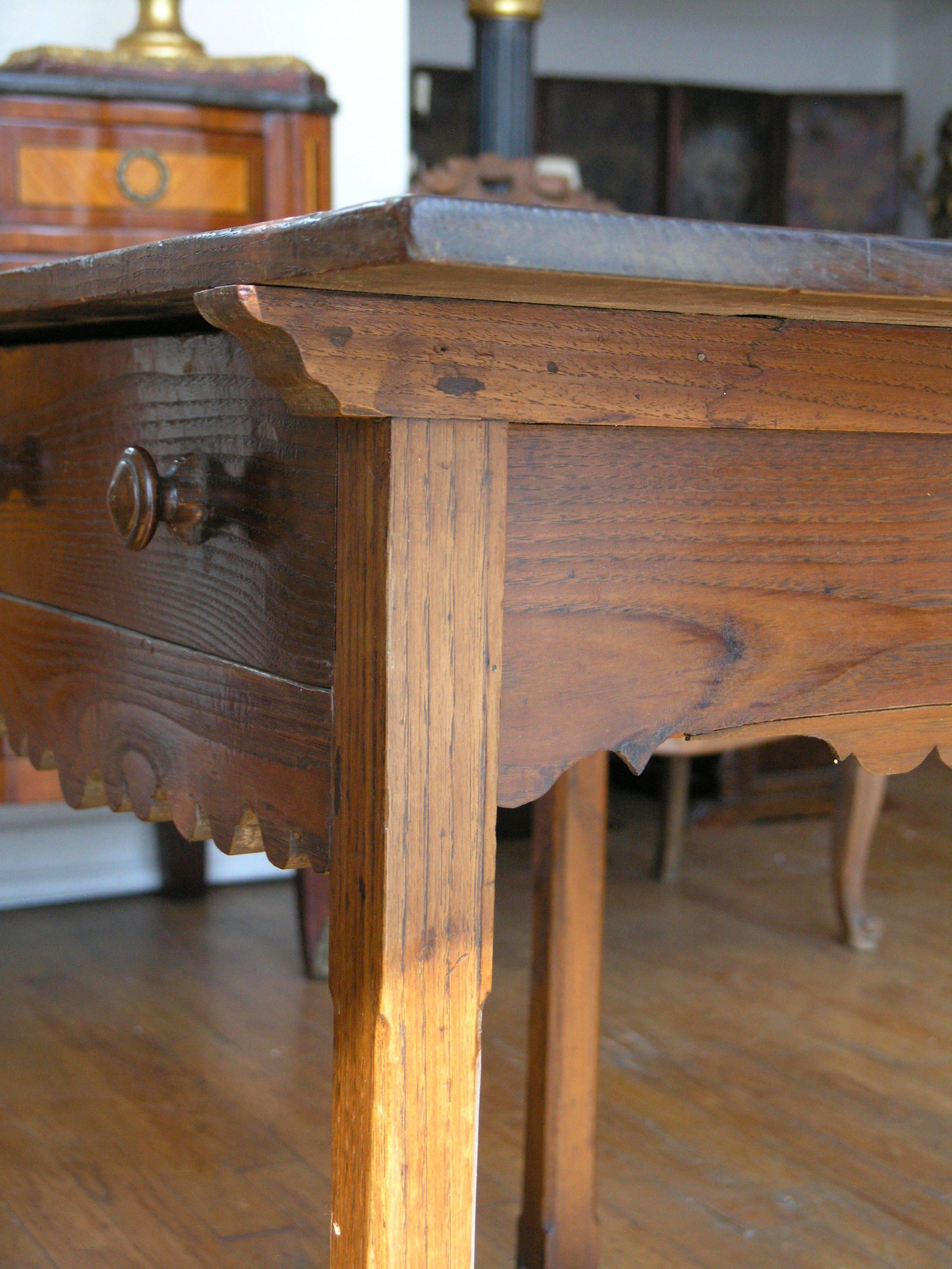 Italian Walnut Occasional Table, 19th Century In Excellent Condition For Sale In Los Angeles, CA
