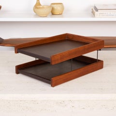 Plateau à papier en noyer italien par DAPCO