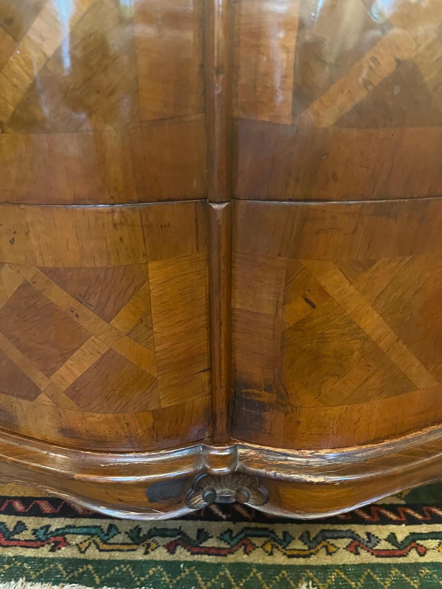 Italian Walnut Parquetry Inlaid Bombe Sided Commode, Early 20th Century In Good Condition For Sale In Savannah, GA