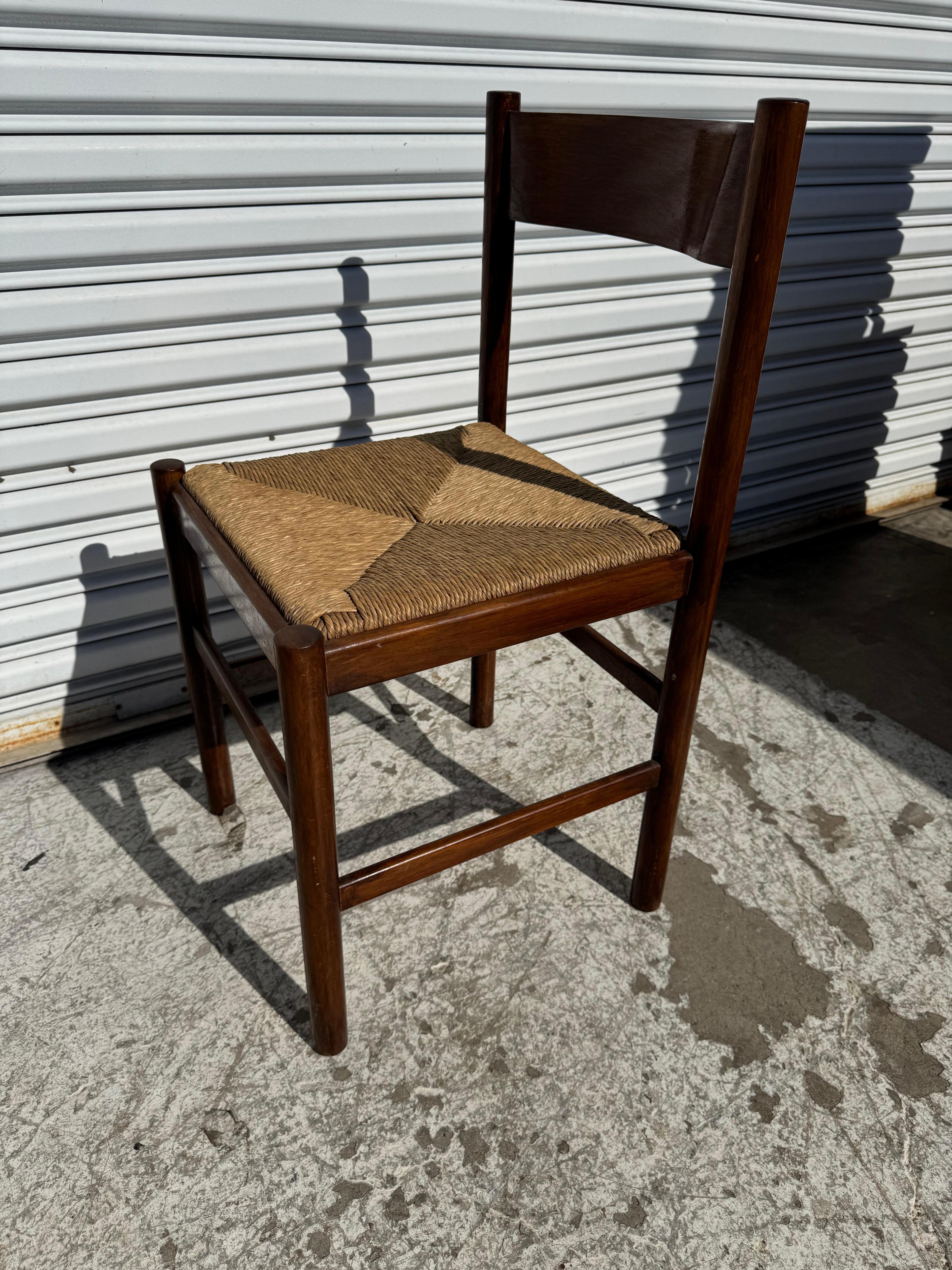 Italian Walnut Rush Bottom seat Side Chair Bon état - En vente à Pasadena, TX