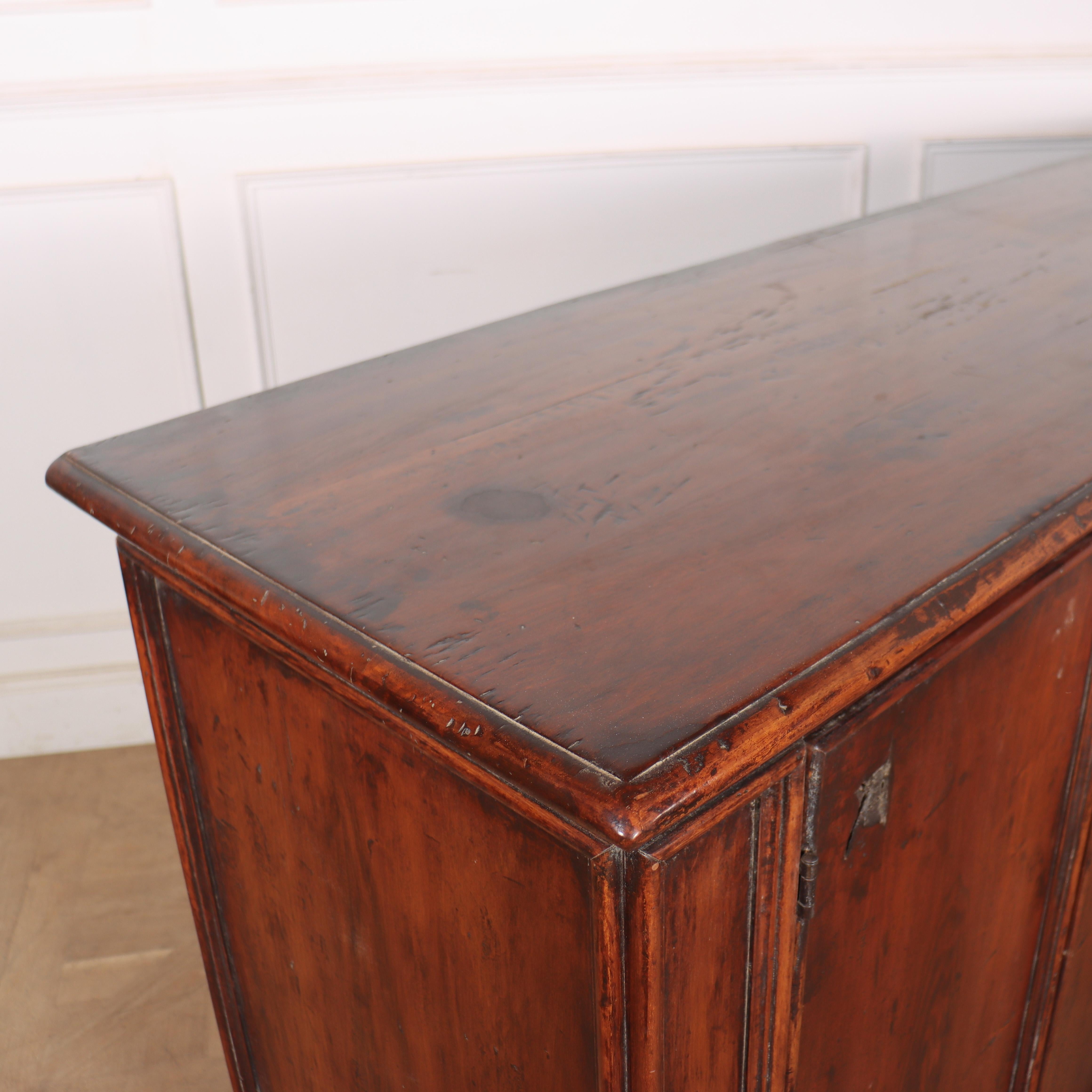 Buffet en noyer italien en vente 7