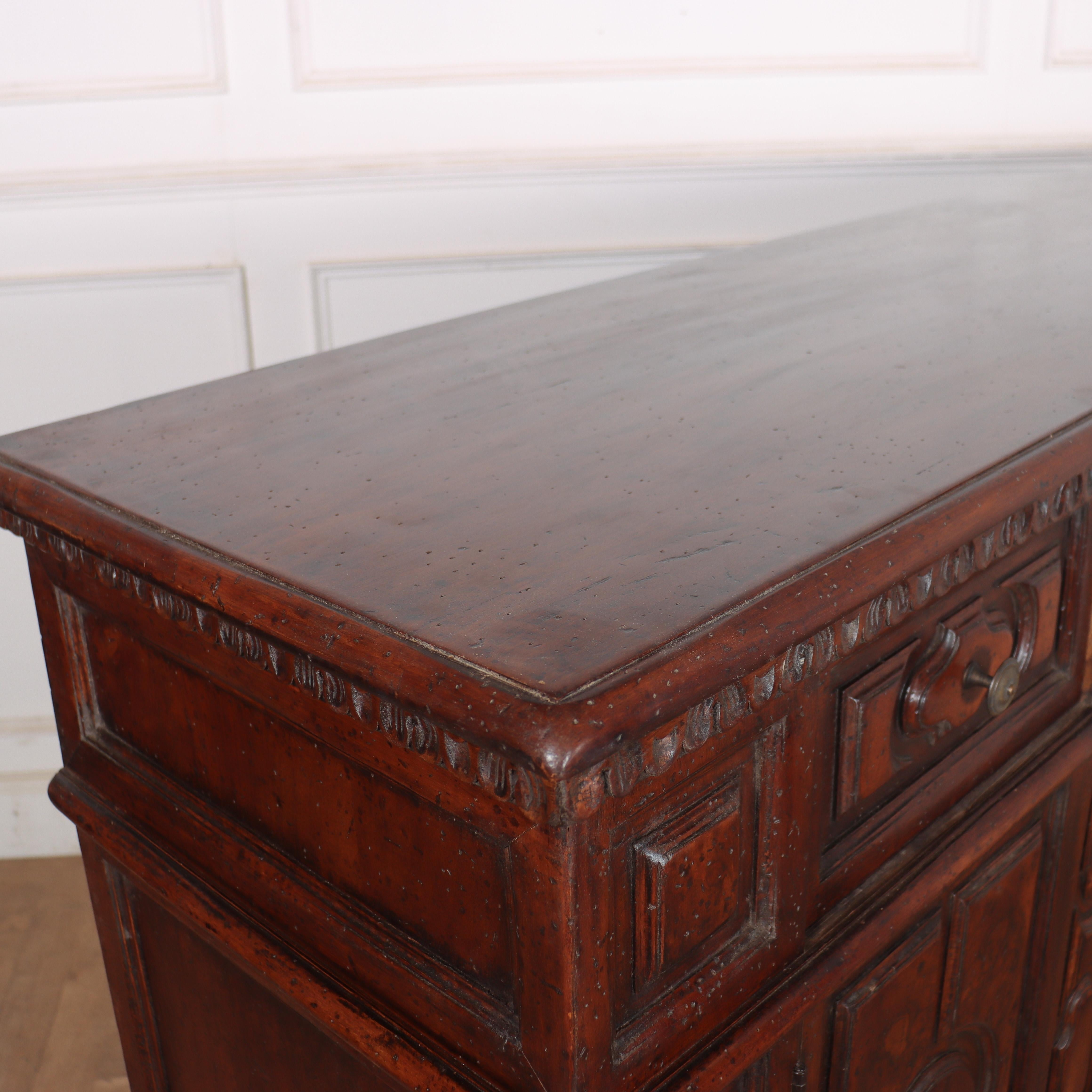 Buffet en noyer italien en vente 9