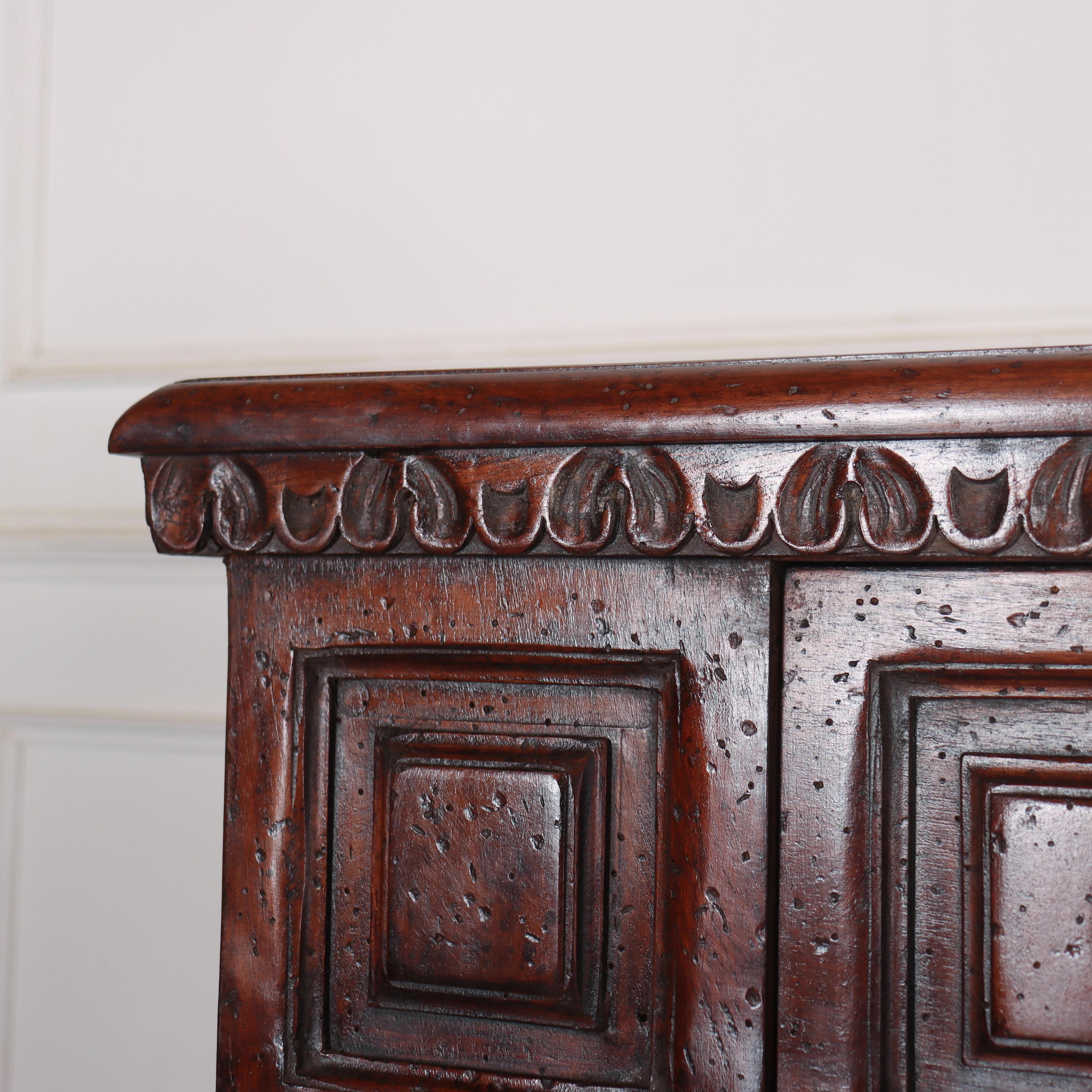 Buffet en noyer italien en vente 3