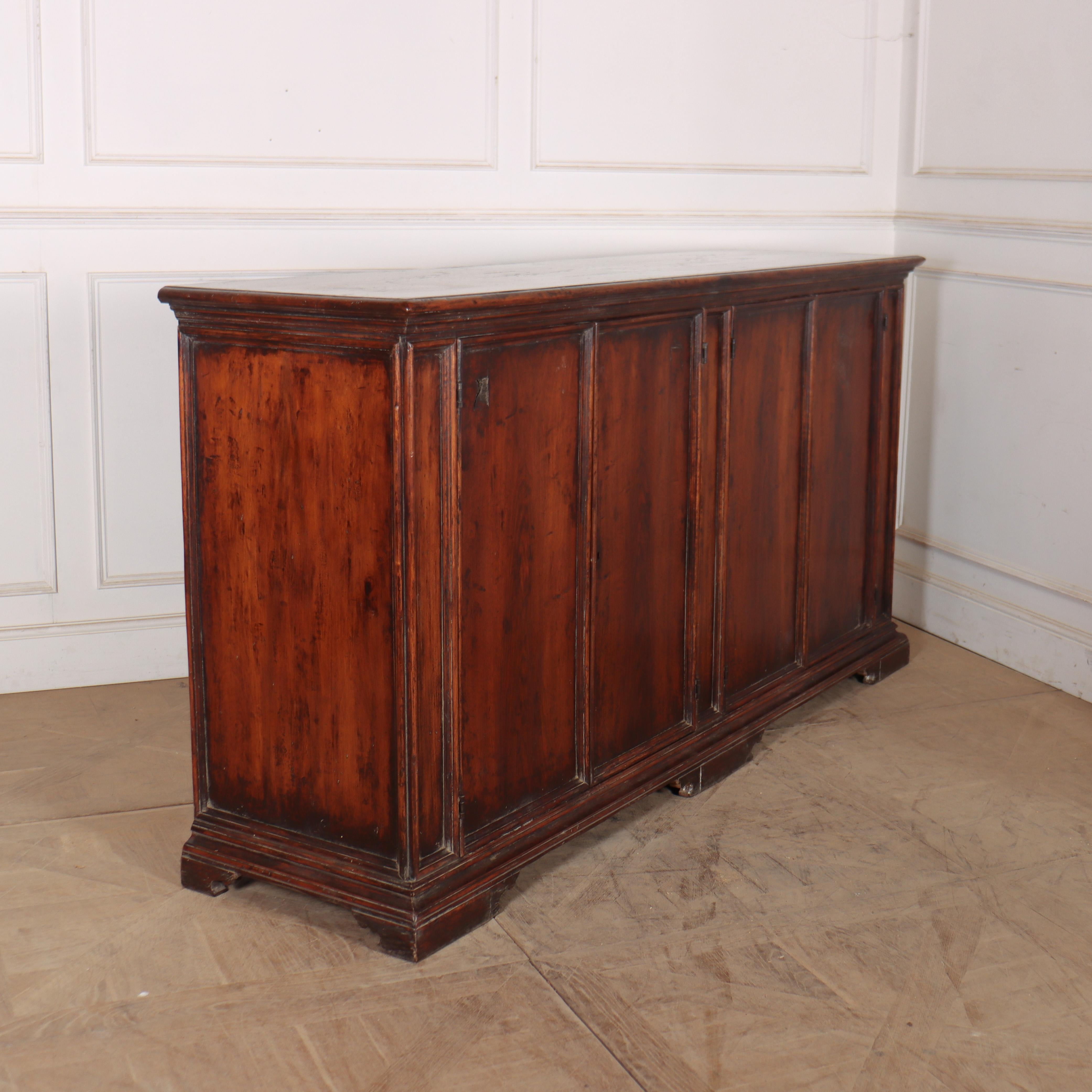 Buffet en noyer italien en vente 4
