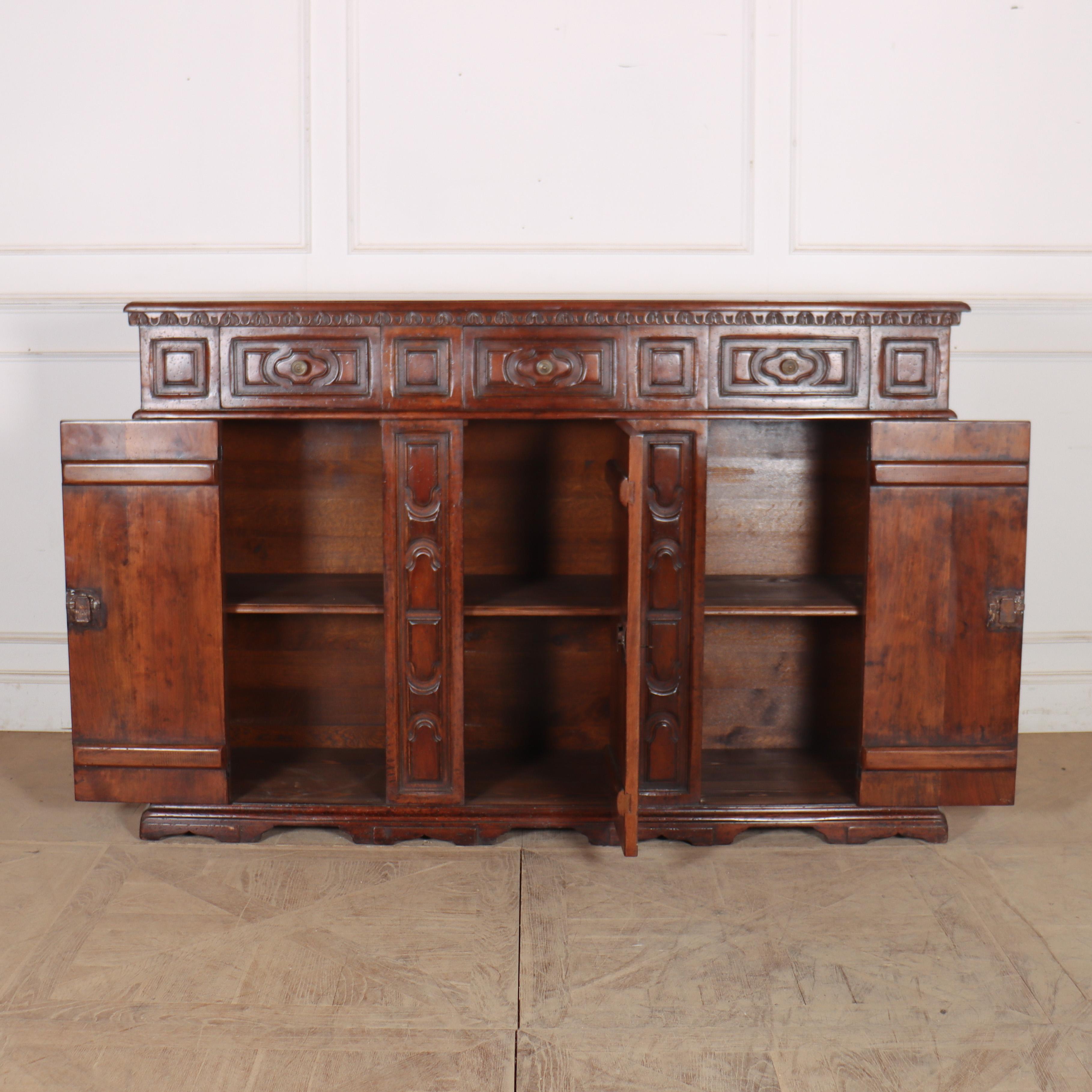 Buffet en noyer italien en vente 4