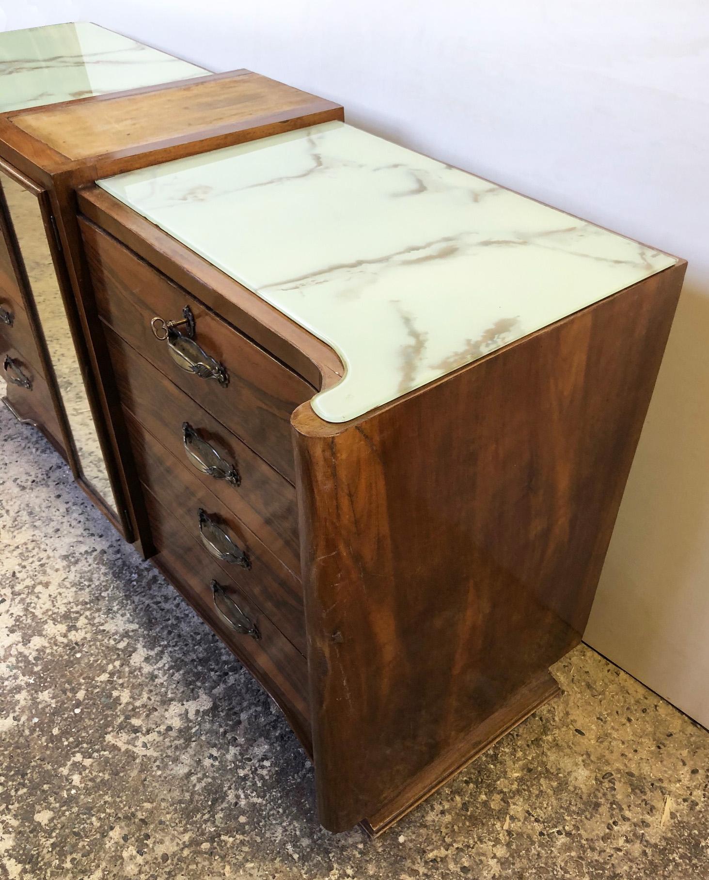 Italian Walnut Sideboard, Original from 1950 with 8 Drawers, Special Design In Good Condition In Buggiano, IT