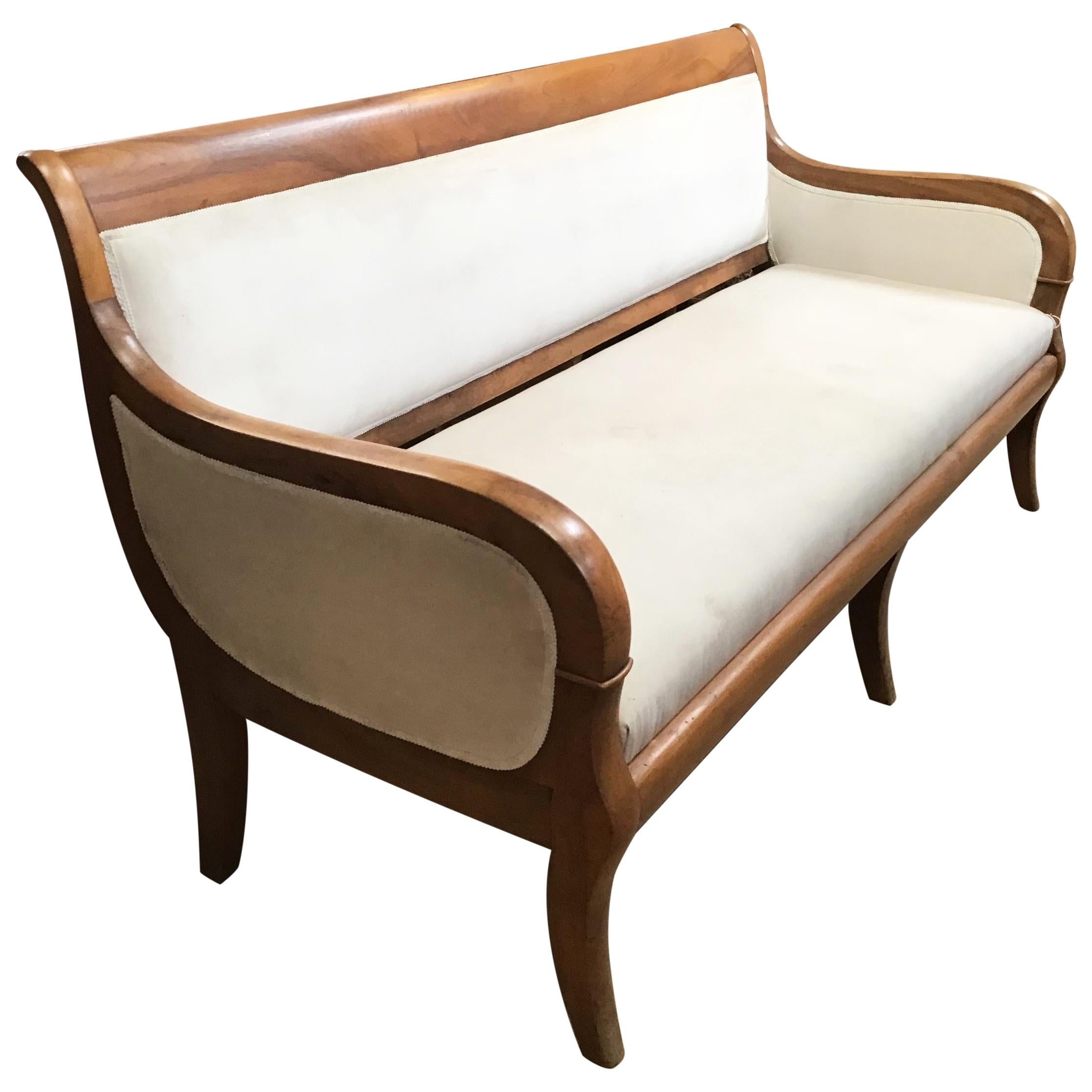 Italian Walnut Sofa with White Upholstery from 1920s For Sale