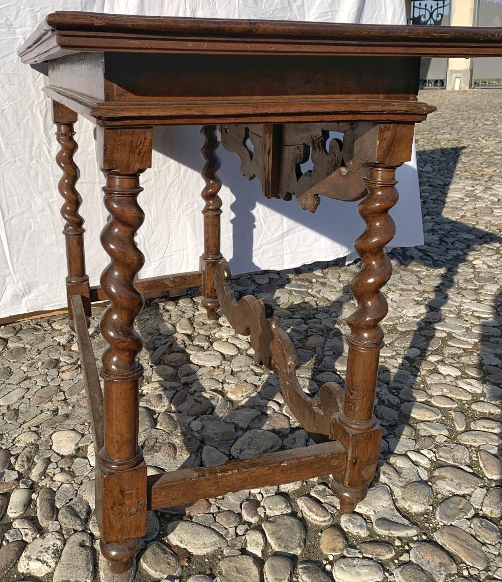 Italian Walnut Table Console, Italy 17th Century Wood Carved For Sale 6