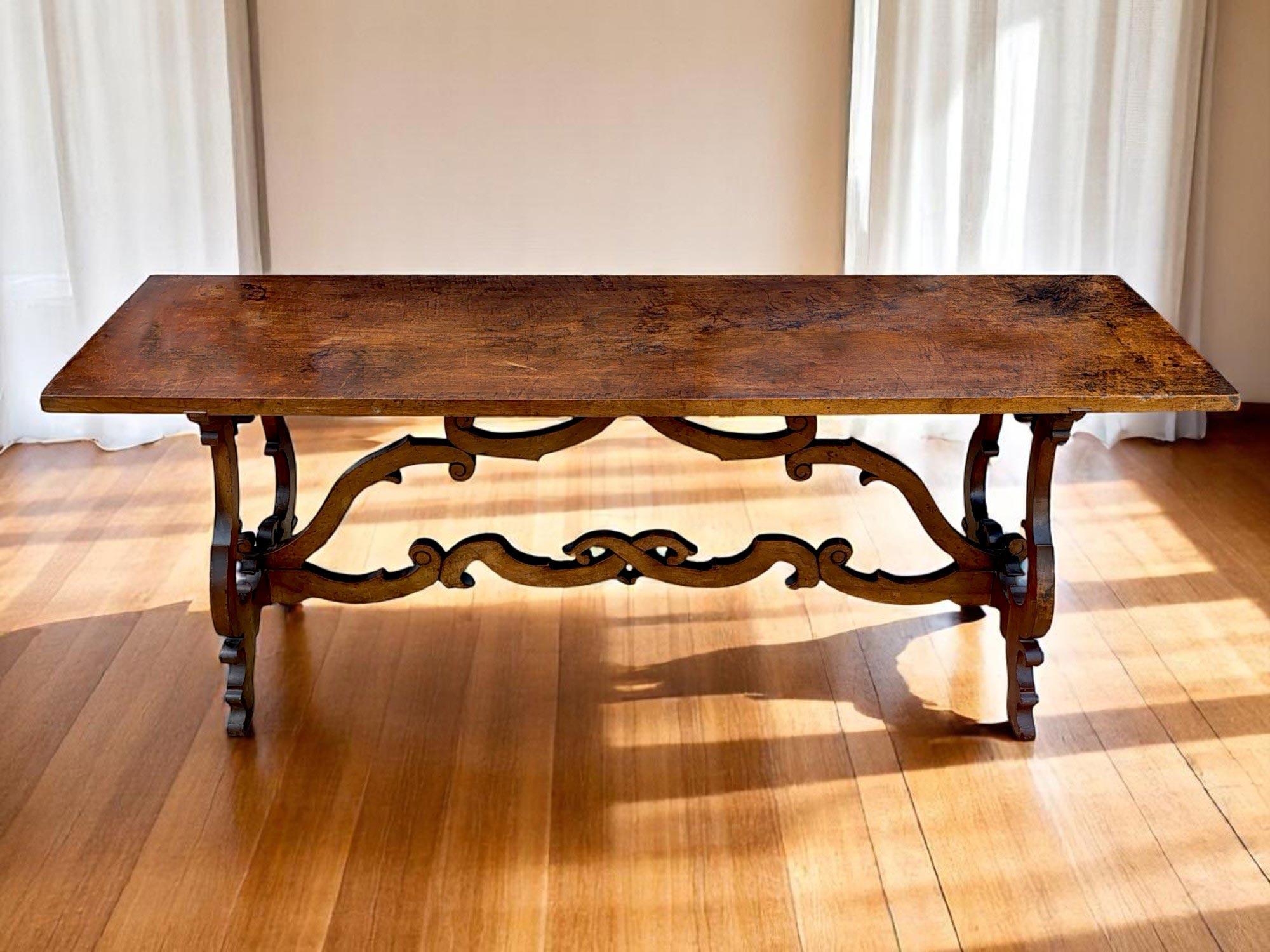 Mesa italiana de nogal 'Fratino' - Segunda mitad del siglo XVII en venta 2
