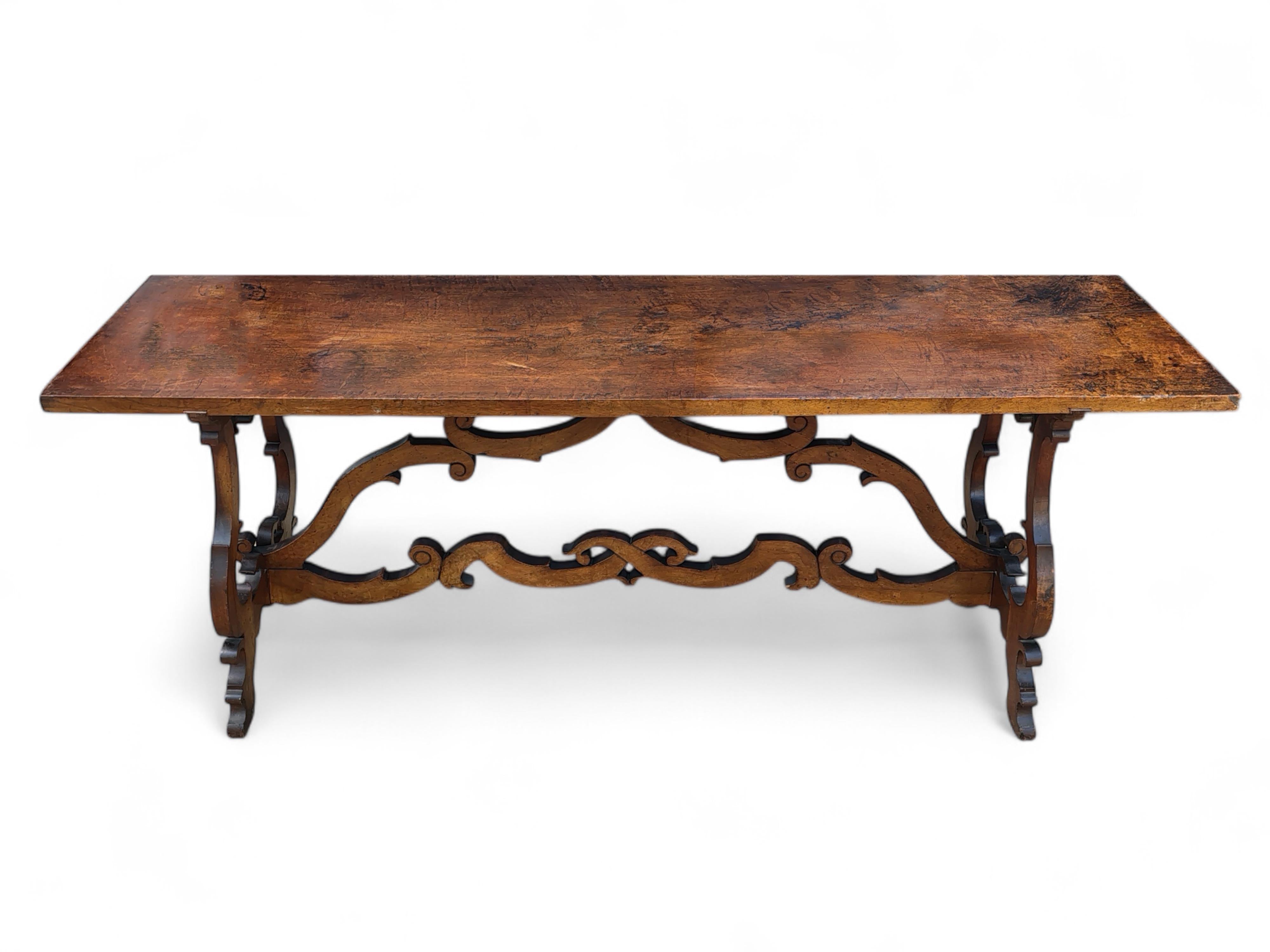 Mesa italiana de nogal 'Fratino' - Segunda mitad del siglo XVII Barroco en venta