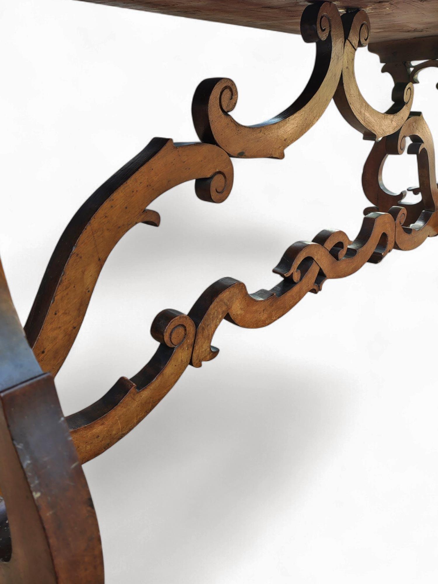Mesa italiana de nogal 'Fratino' - Segunda mitad del siglo XVII Italian en venta