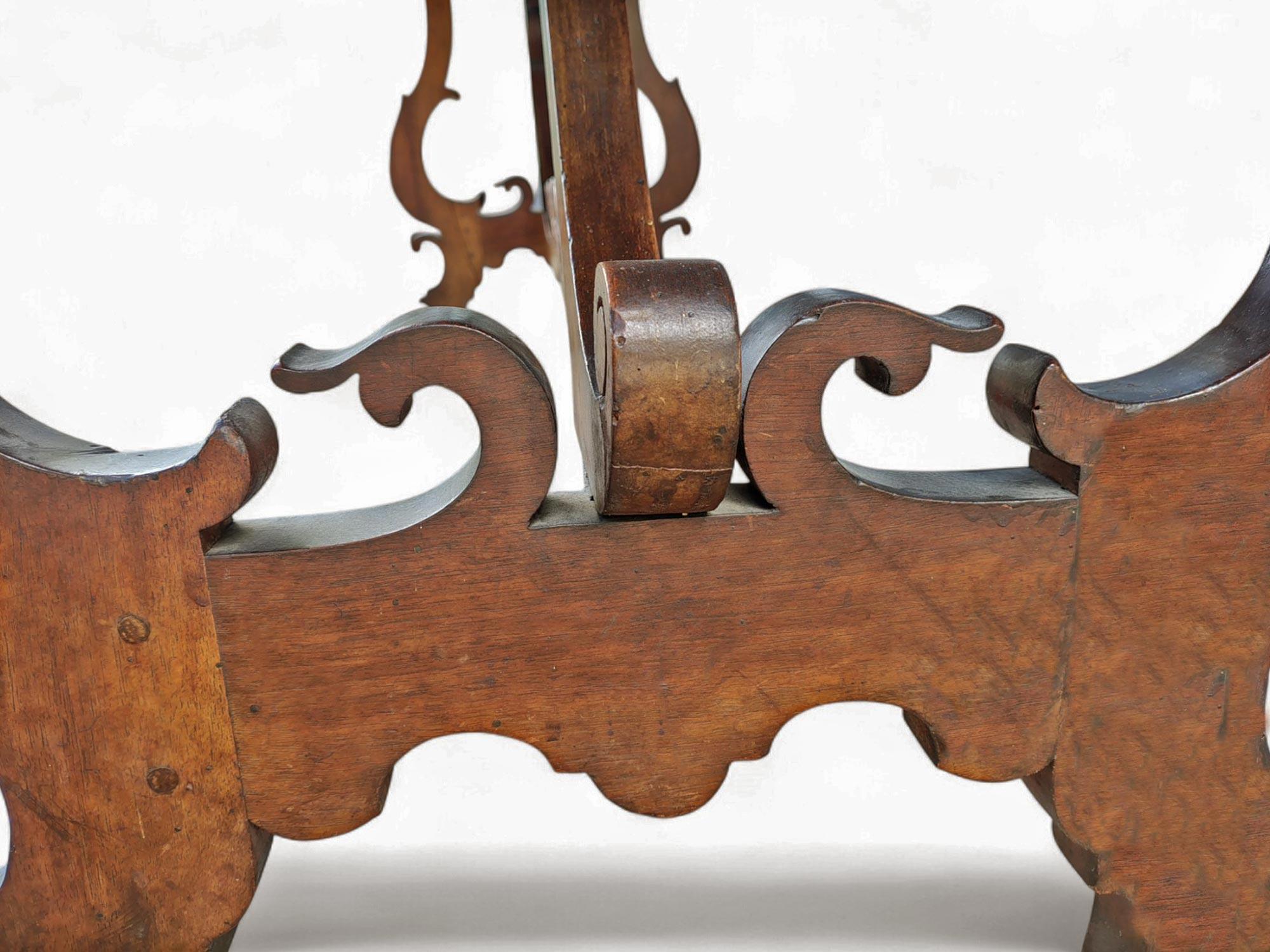 Mesa italiana de nogal 'Fratino' - Segunda mitad del siglo XVII Late 17th Century en venta