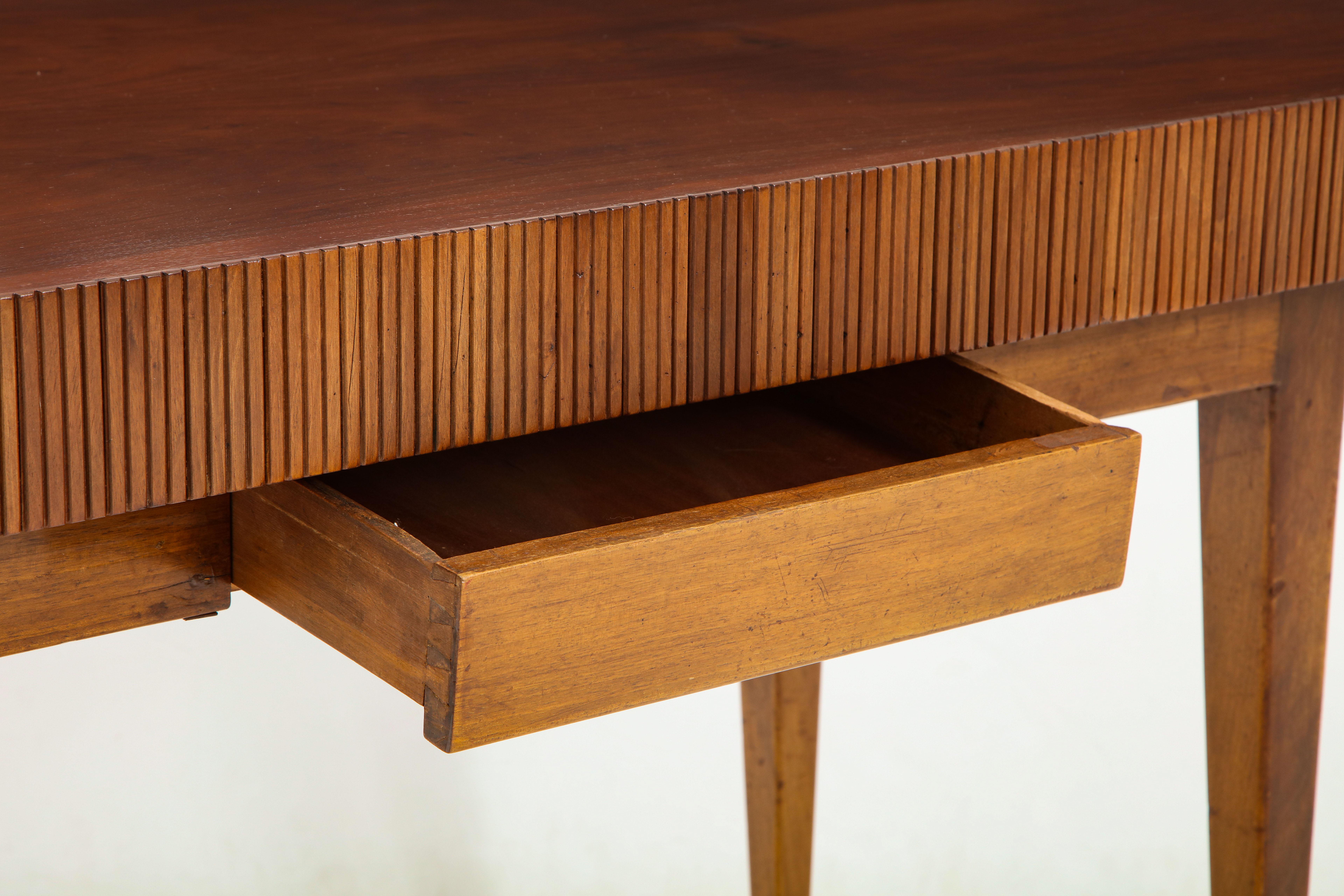 Italian Walnut Table with Single Drawer and Tapered Legs, Style of Gio Ponti im Zustand „Gut“ in New York, NY