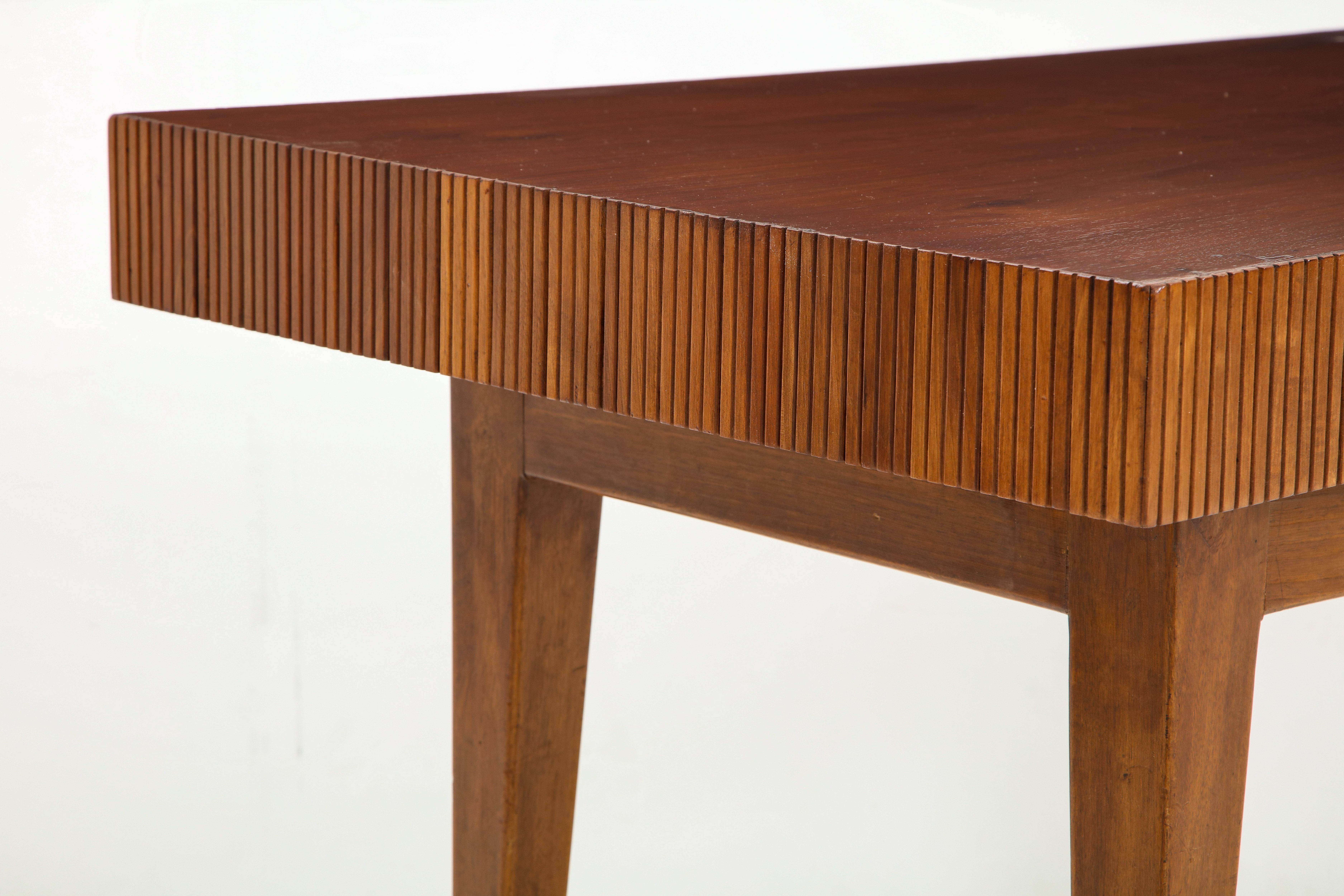 Italian Walnut Table with Single Drawer and Tapered Legs, Style of Gio Ponti (Walnuss)