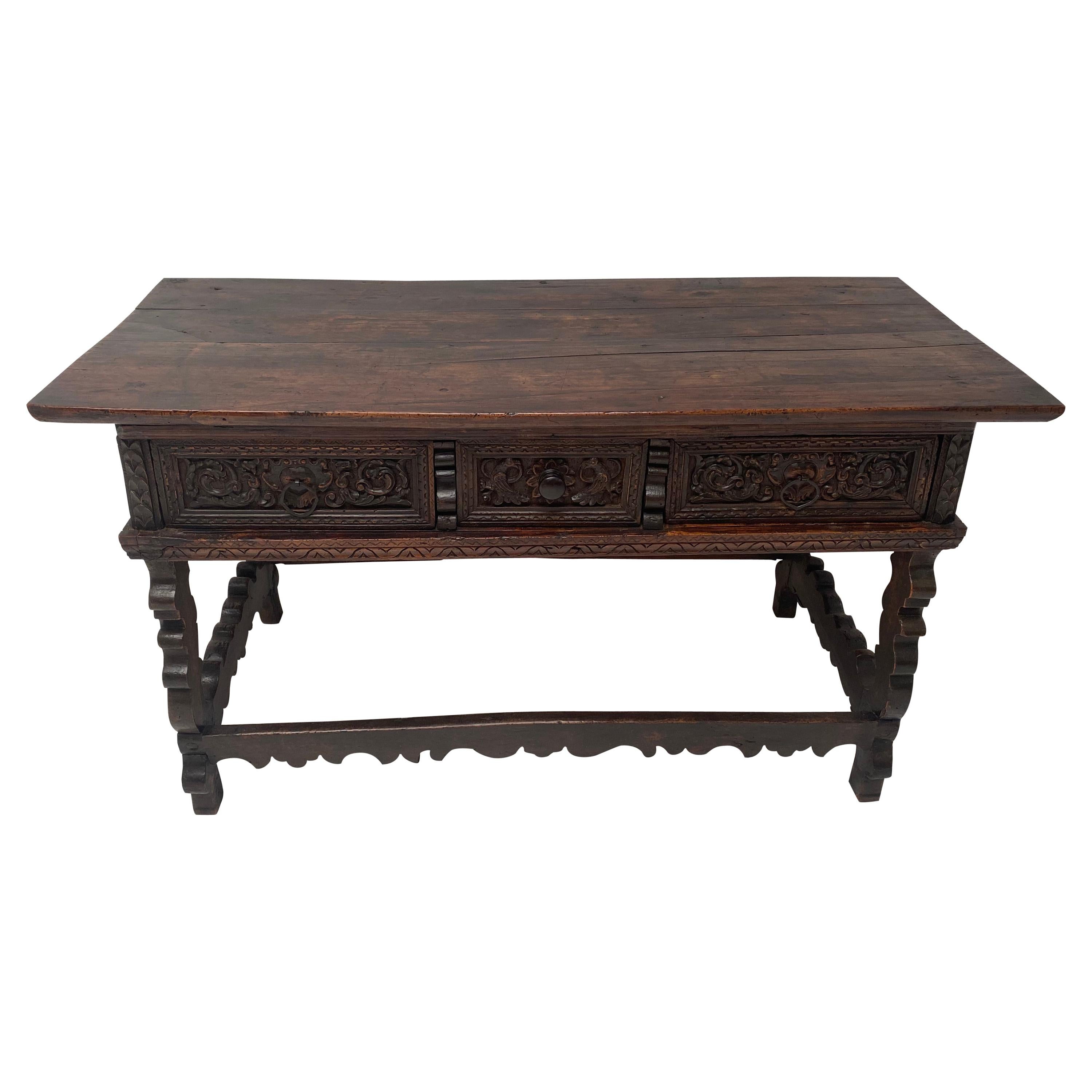 Antique Italian Walnut Table with 3 drawers, Tuscany, 17th Century