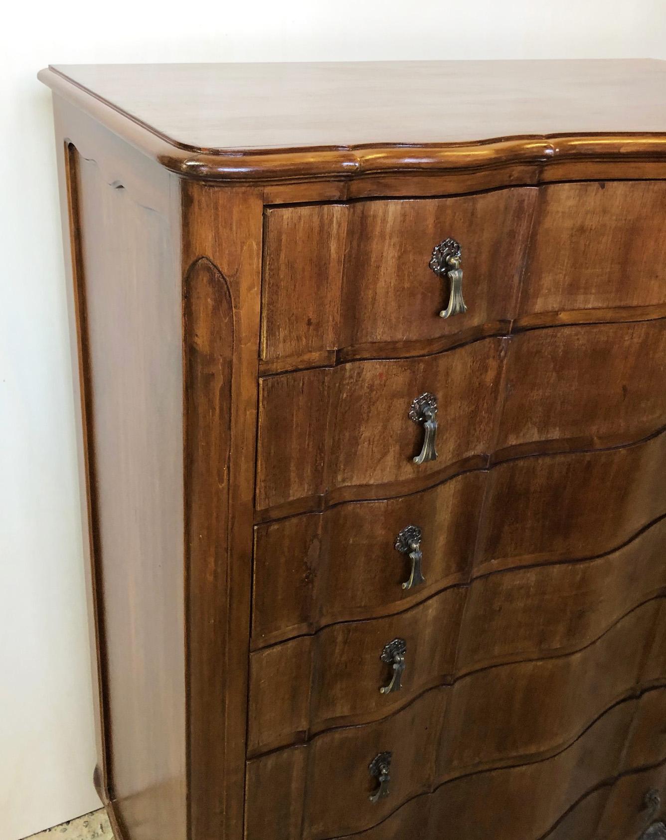 Italian walnut tallboy from 1960, original curved shaped drawers, period handles.
Coming from a historic villa in Pisa.
The paint is original in patina, honey amber color. 
As shown in the photographs and videos, there are some small imperfect spots